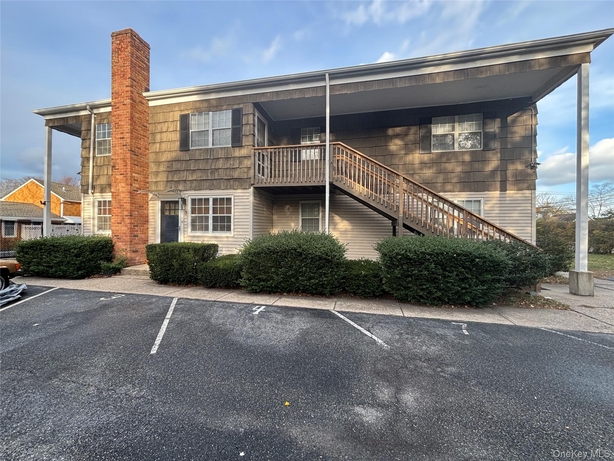 40 Canoe Place Road # 4, Hampton Bays, NY 11946