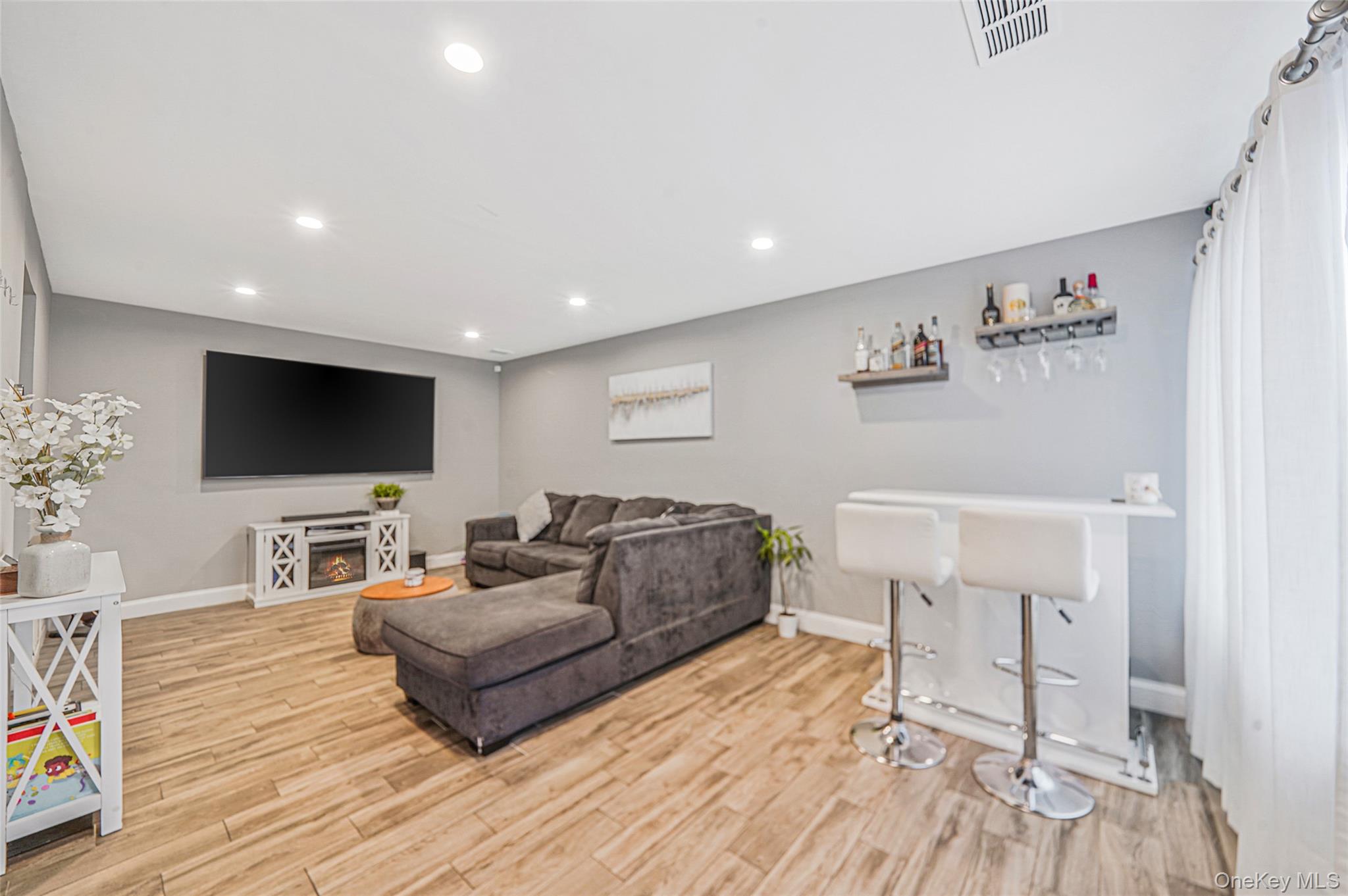 2 Alhambra Drive, Oceanside, NY 11572