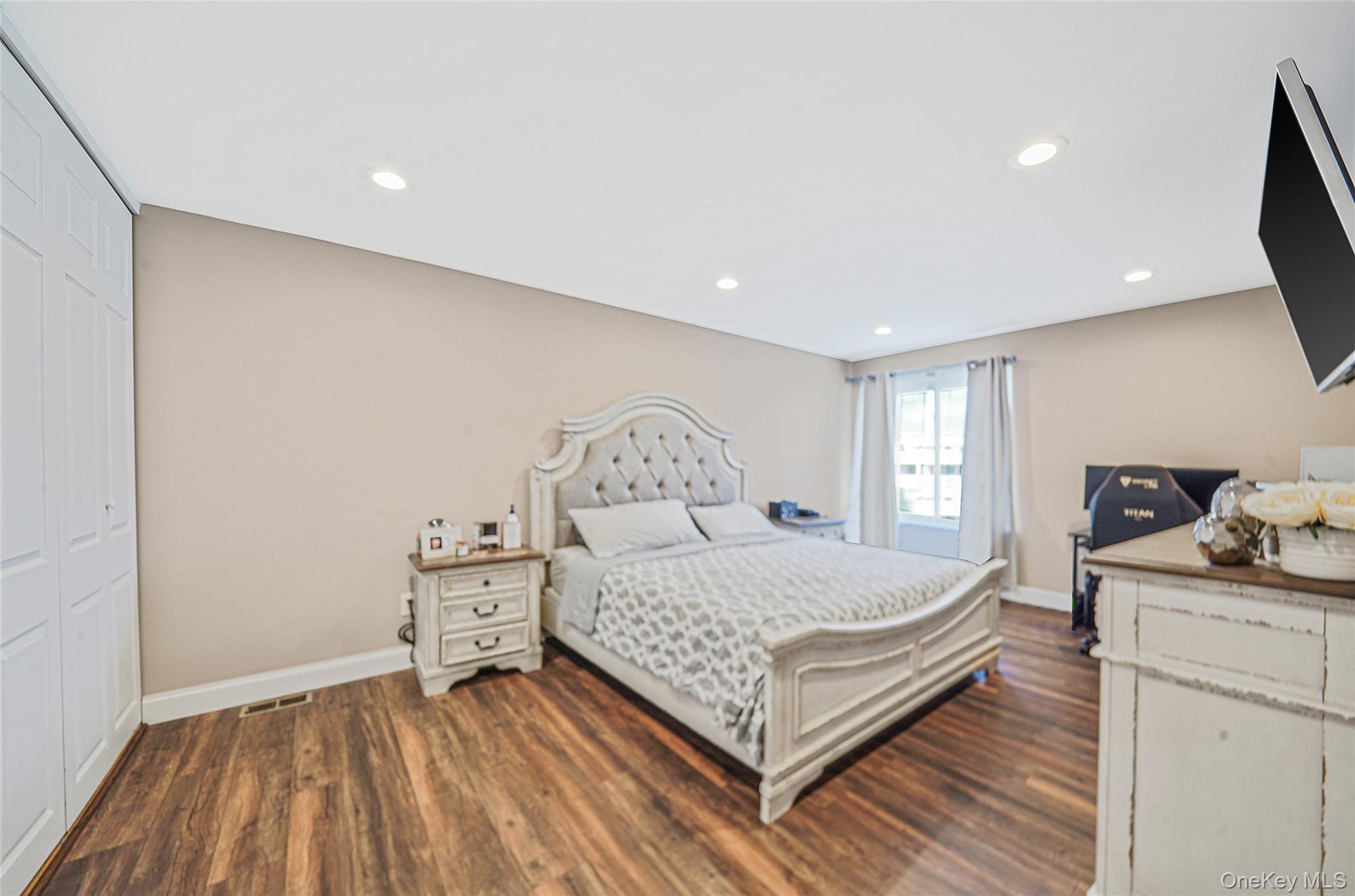 2 Alhambra Drive, Oceanside, NY 11572