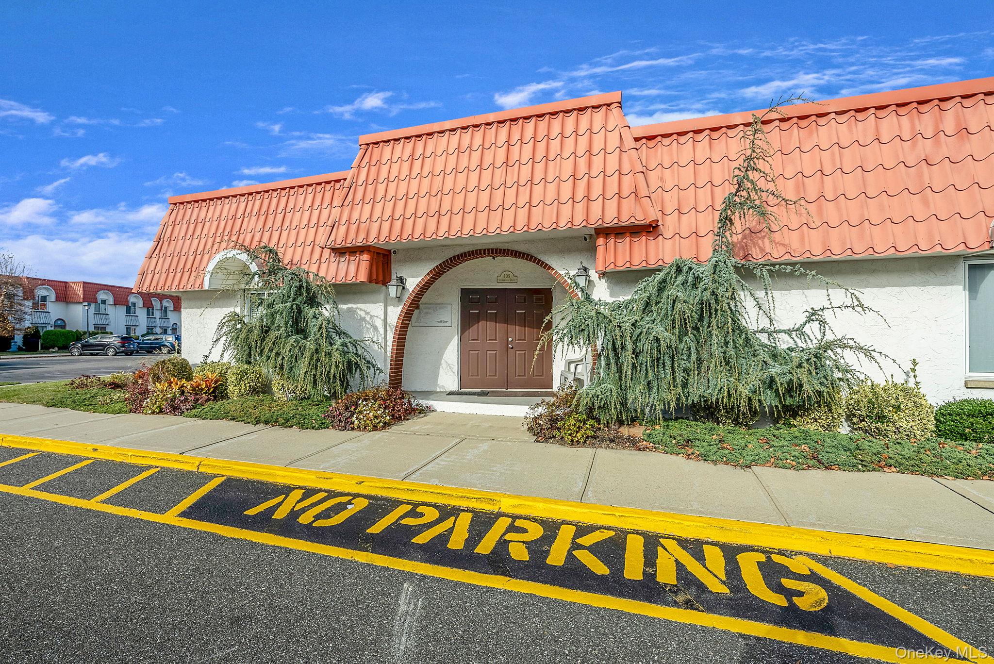 2 Alhambra Drive, Oceanside, NY 11572