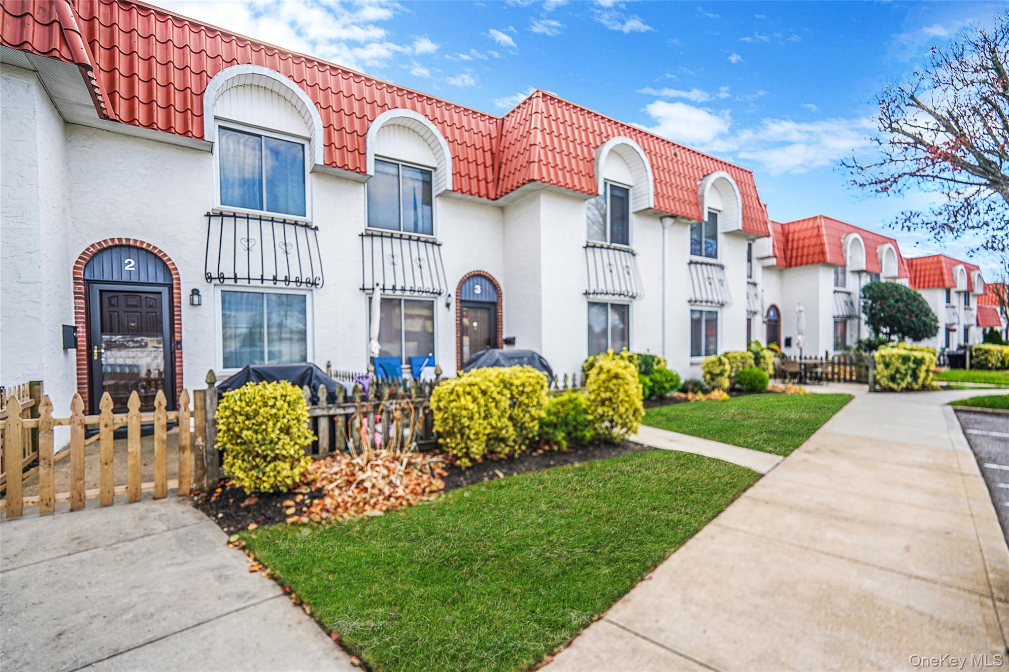 2 Alhambra Drive, Oceanside, NY 11572