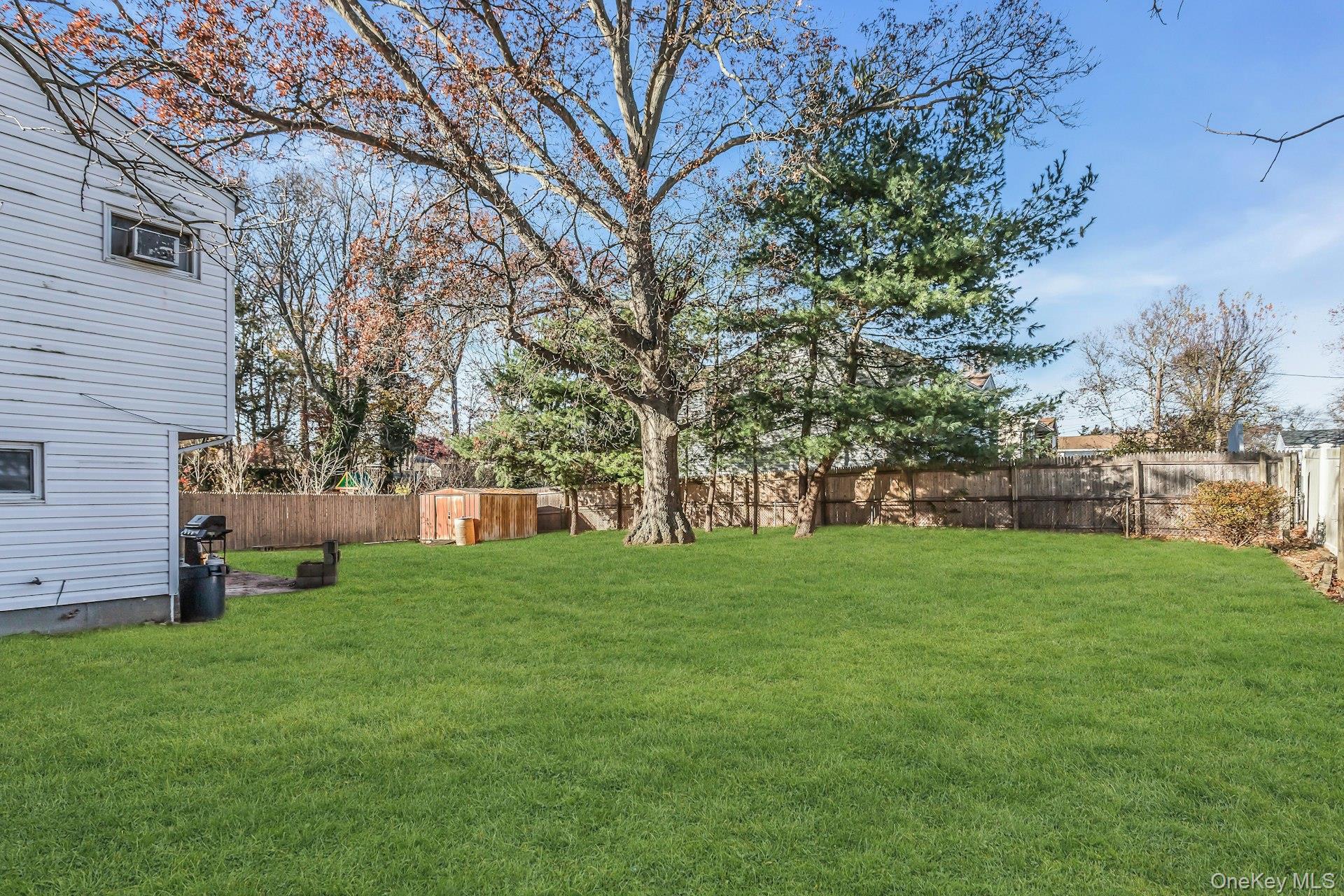 25 Stillwell Street, Huntington, NY 11743