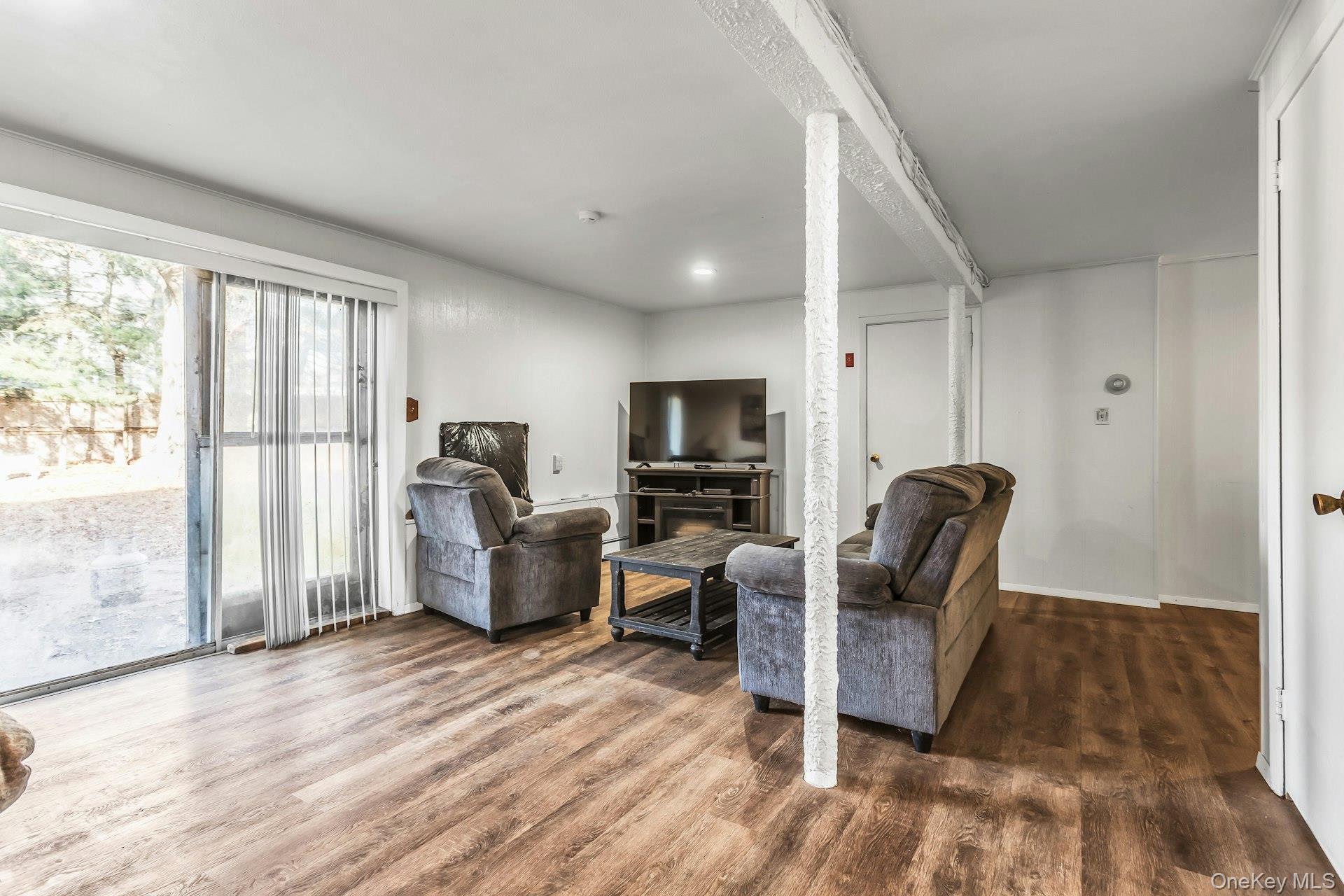 25 Stillwell Street, Huntington, NY 11743