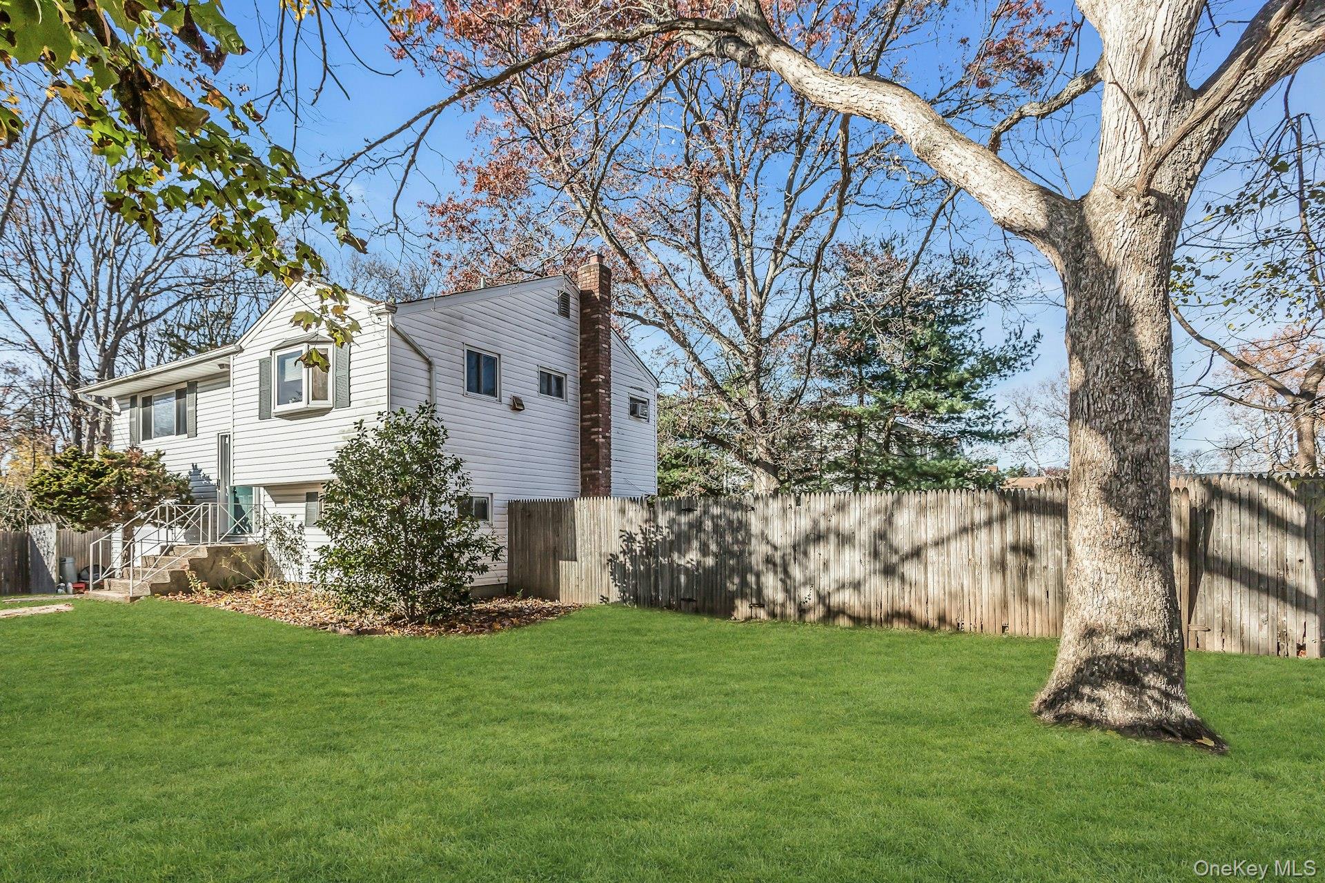 25 Stillwell Street, Huntington, NY 11743