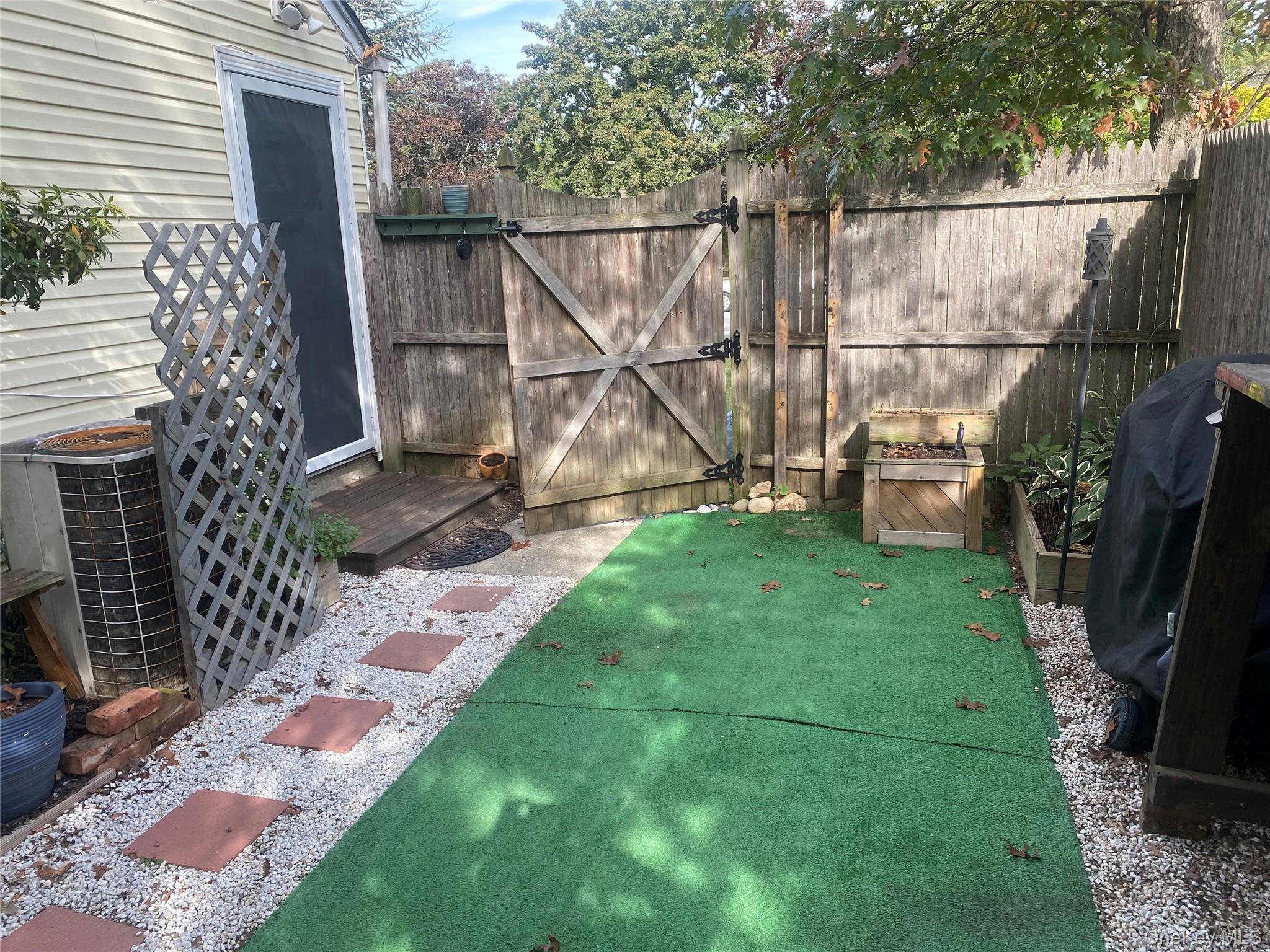 10 Village Lane W, Selden, NY 11784