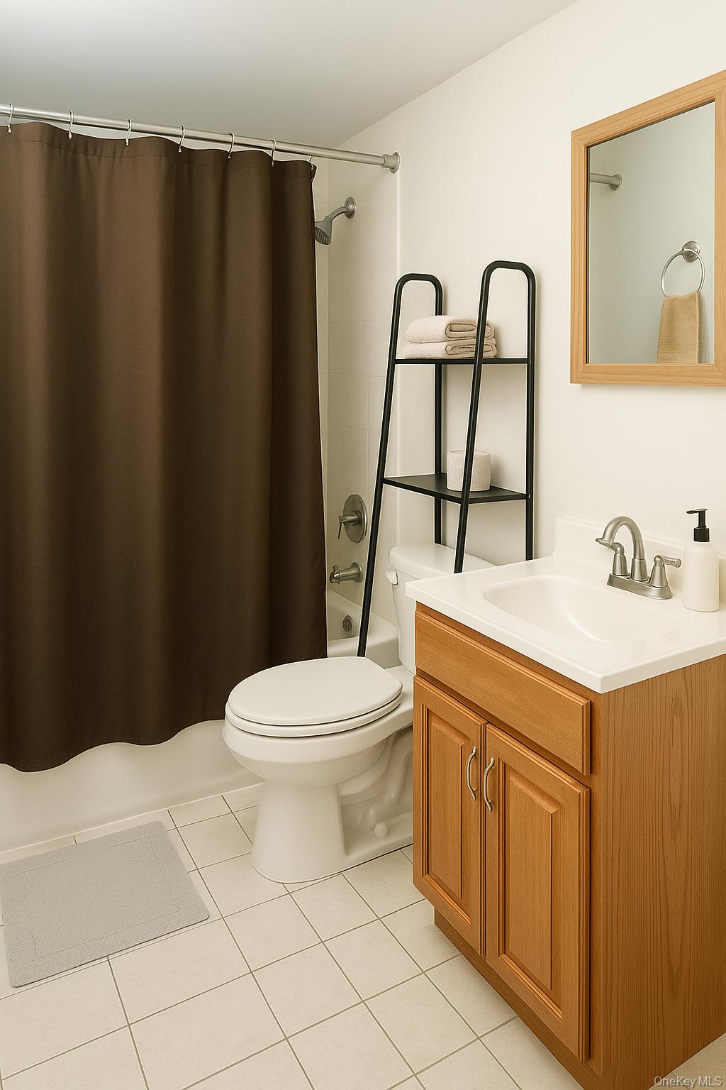 10 Village Lane W, Selden, NY 11784