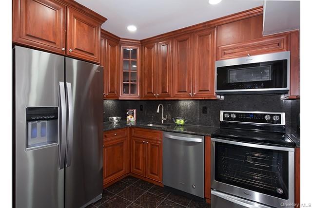 1 Villa D'est Drive # A-09, Coram, NY 11727