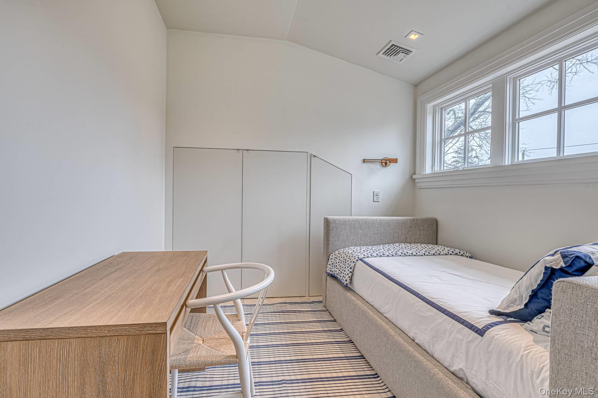 8 Palma Terrace, East Hampton, NY 11937