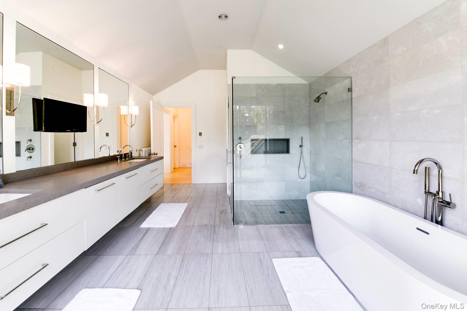 8 Palma Terrace, East Hampton, NY 11937