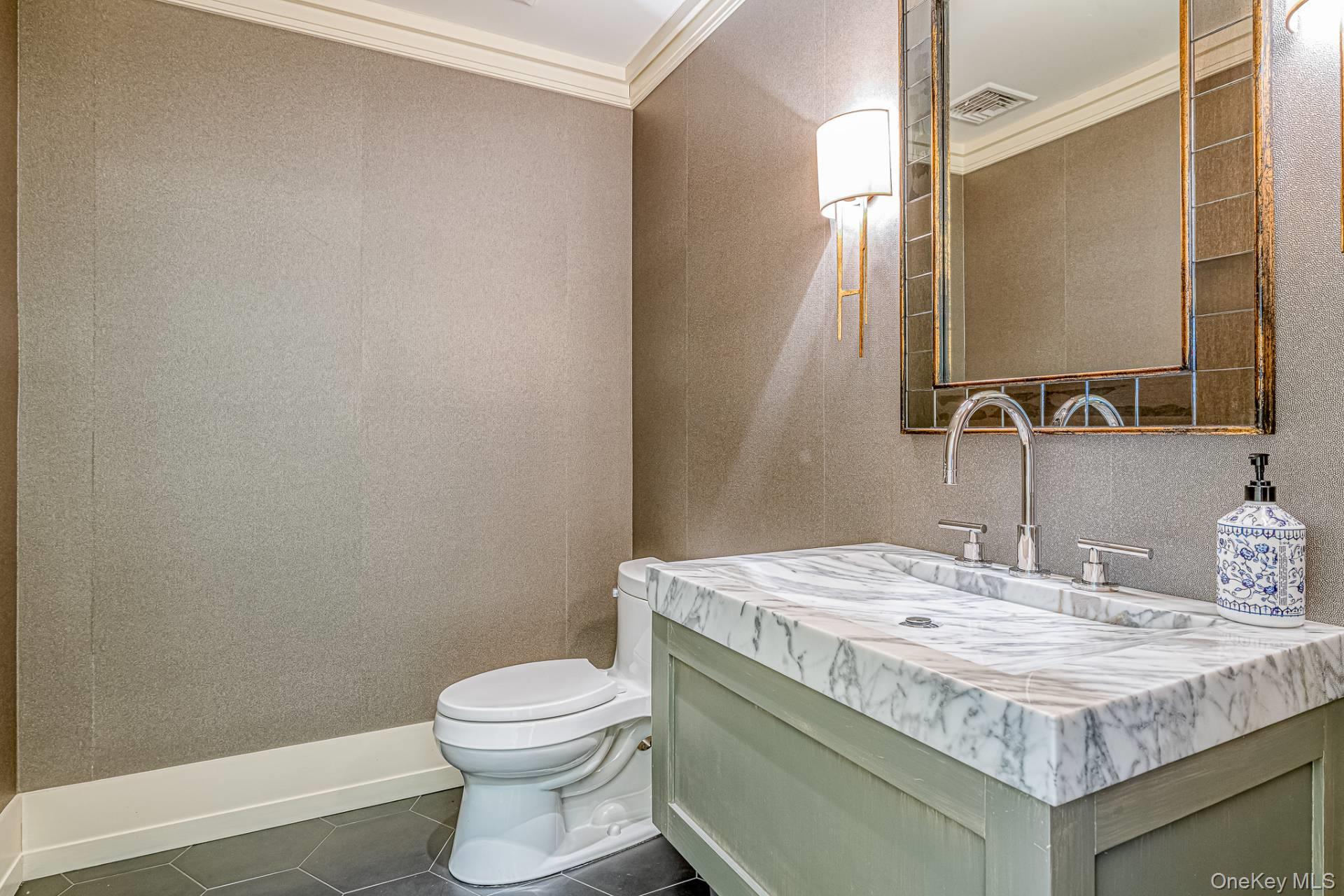 8 Palma Terrace, East Hampton, NY 11937