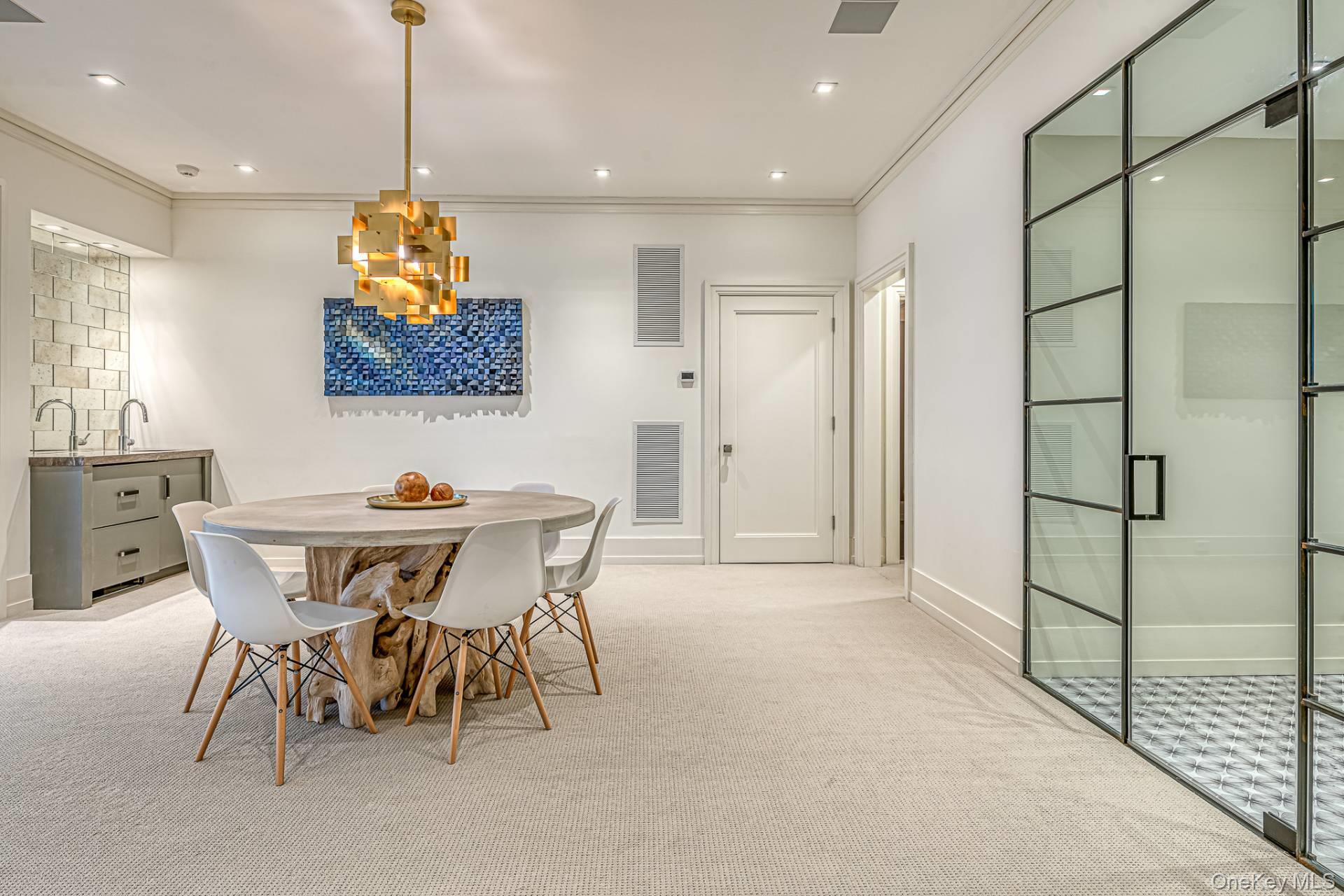 8 Palma Terrace, East Hampton, NY 11937