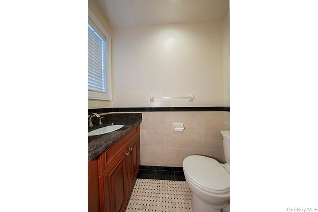 1 Villa D'est Drive # D-04, Coram, NY 11727