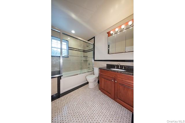 1 Villa D'est Drive # D-04, Coram, NY 11727