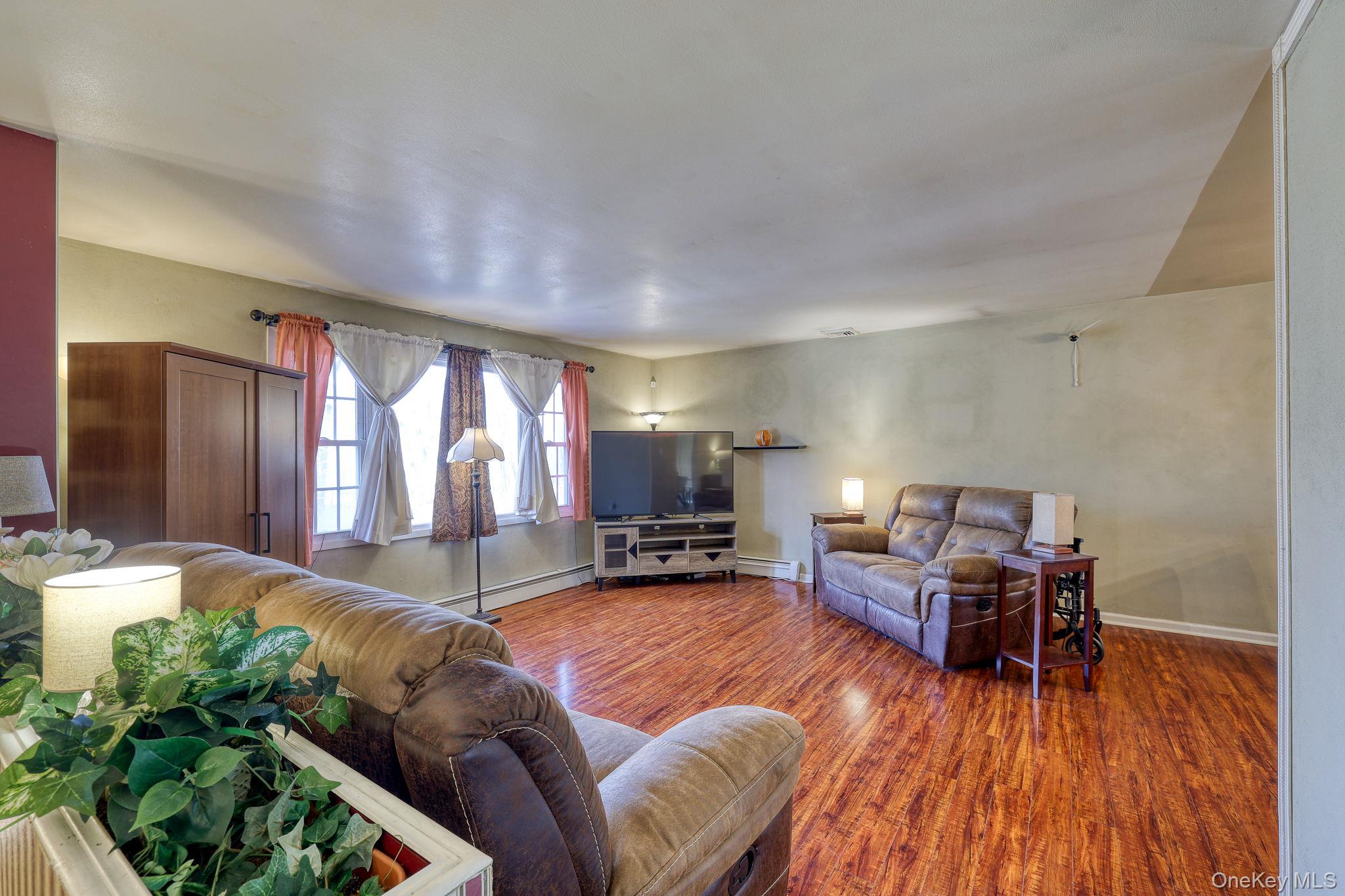 1 Townsend Street, New Windsor, NY 12553