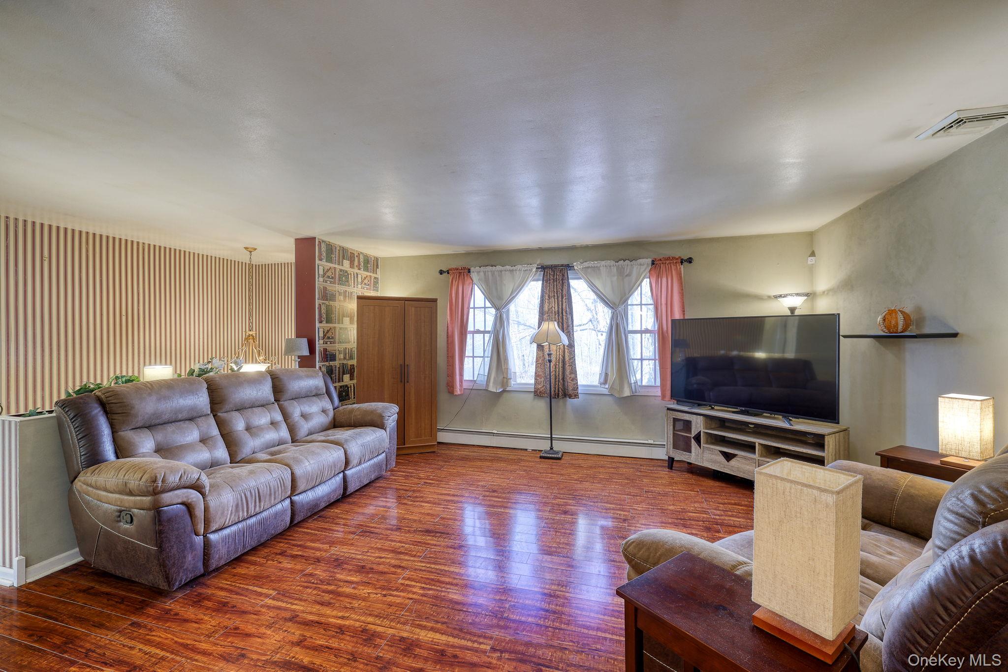 1 Townsend Street, New Windsor, NY 12553