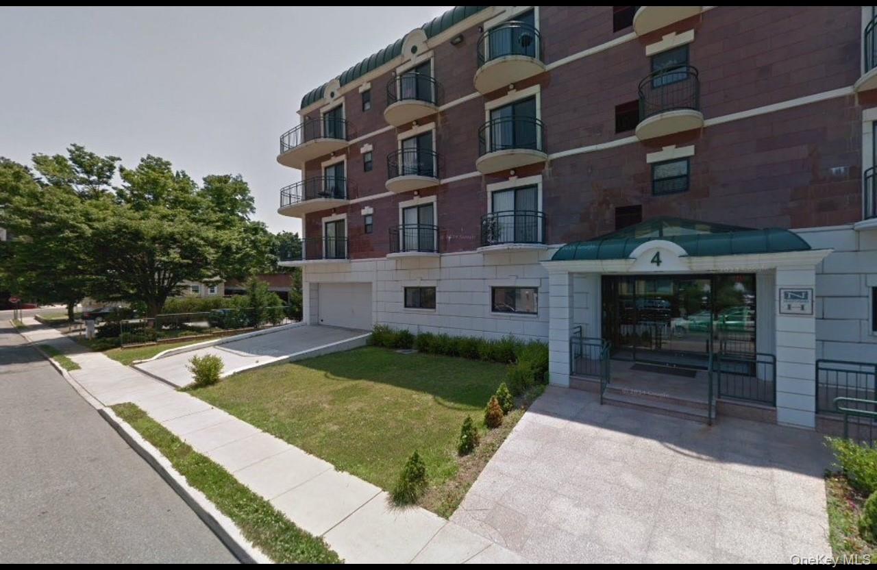 4 Chelsea Place # 3A, Great Neck, NY 11021