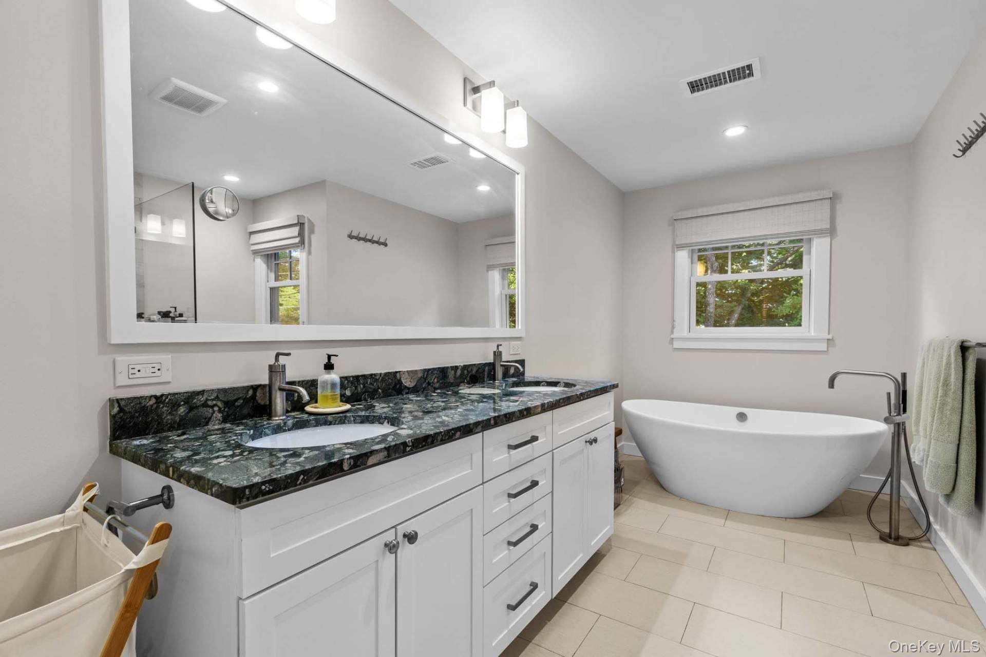 4 Two Rod Highway, Wainscott, NY 11975