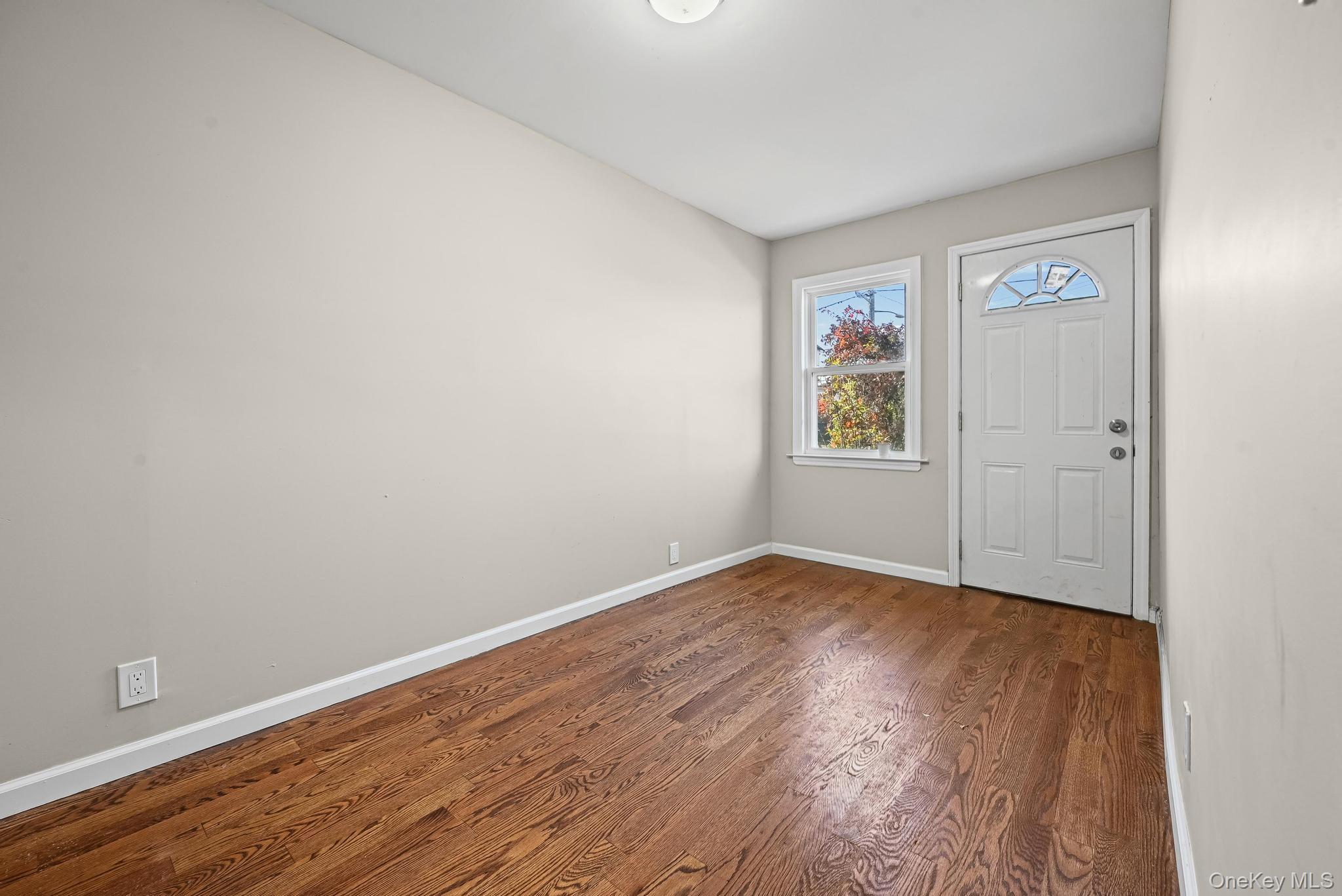 6 Central Court, Valley Stream, NY 11580