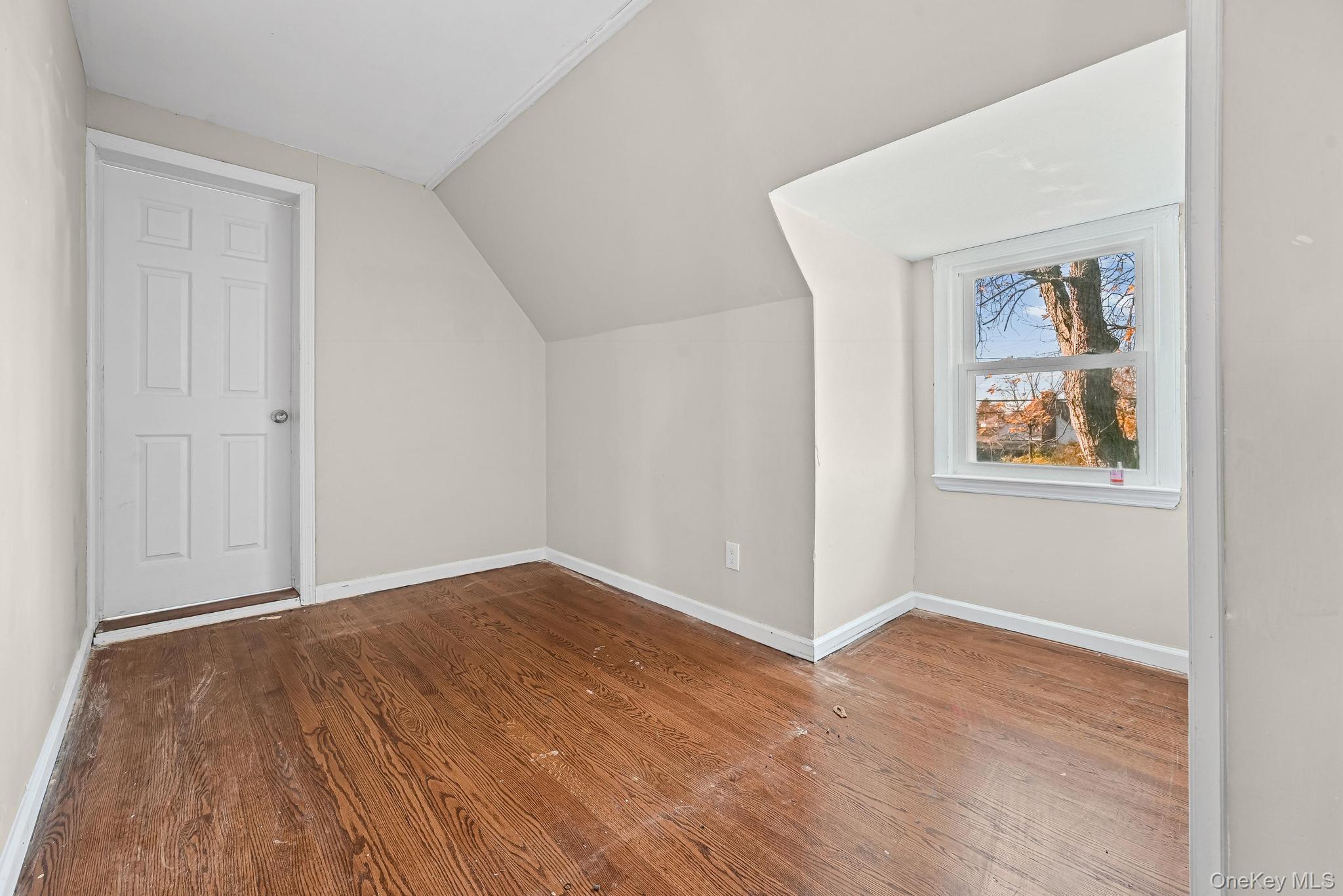 6 Central Court, Valley Stream, NY 11580