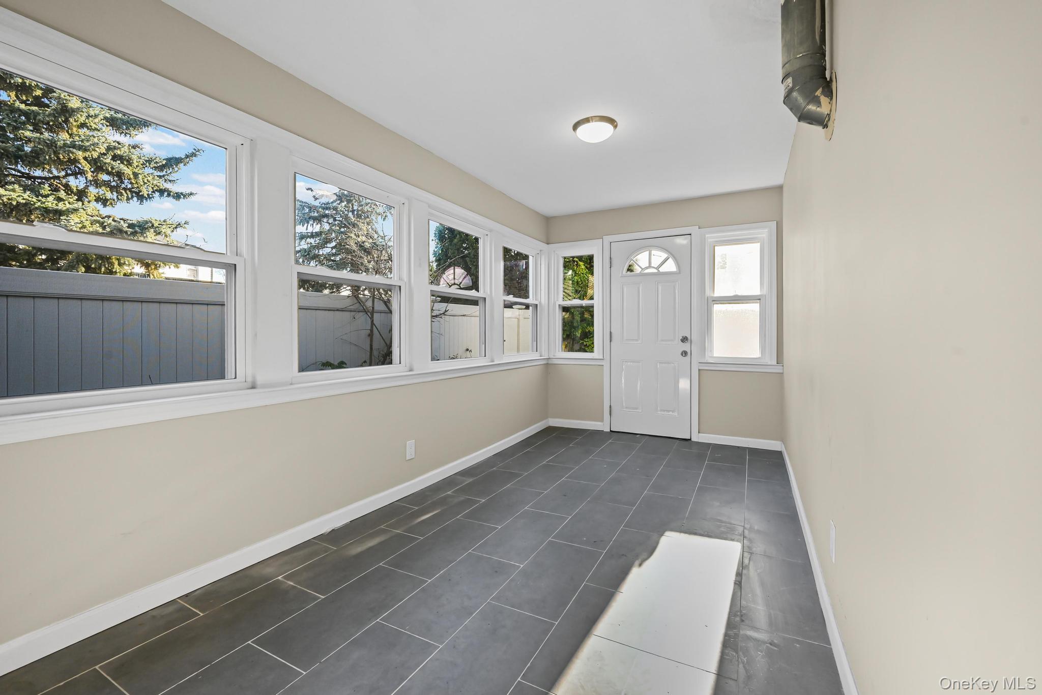 6 Central Court, Valley Stream, NY 11580