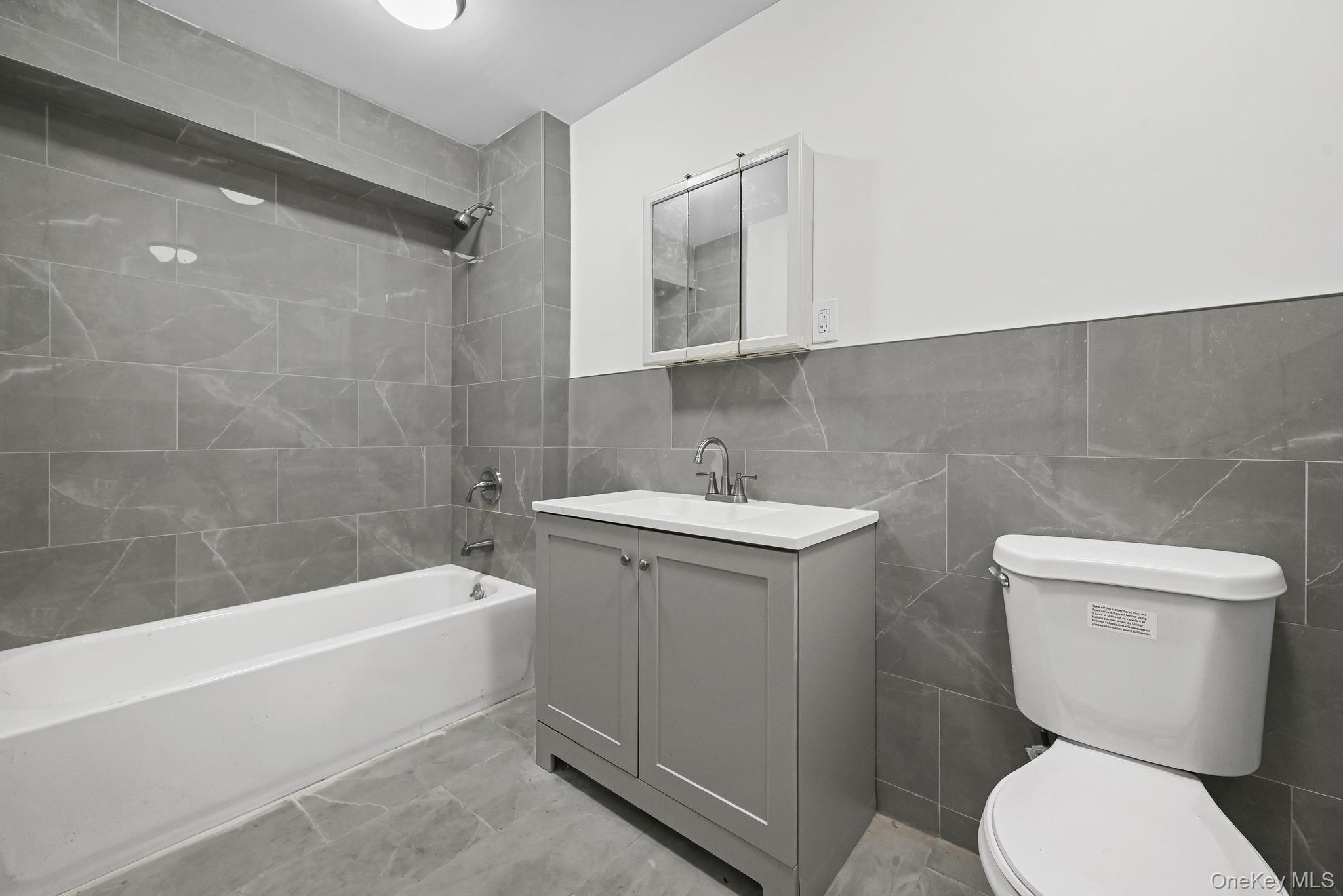 6 Central Court, Valley Stream, NY 11580