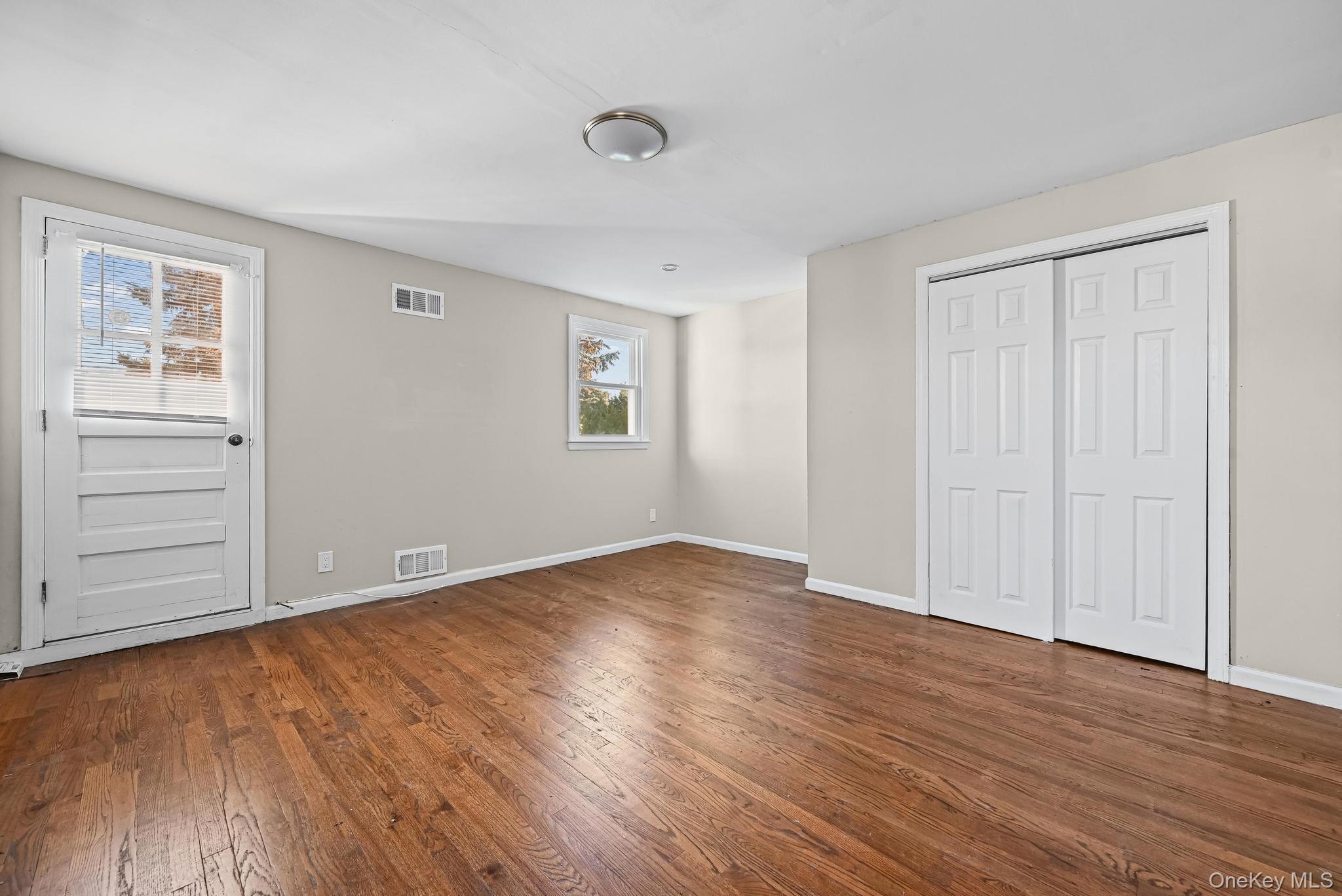 6 Central Court, Valley Stream, NY 11580