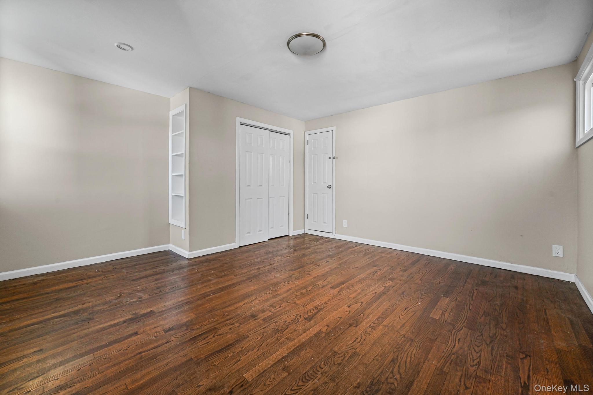 6 Central Court, Valley Stream, NY 11580