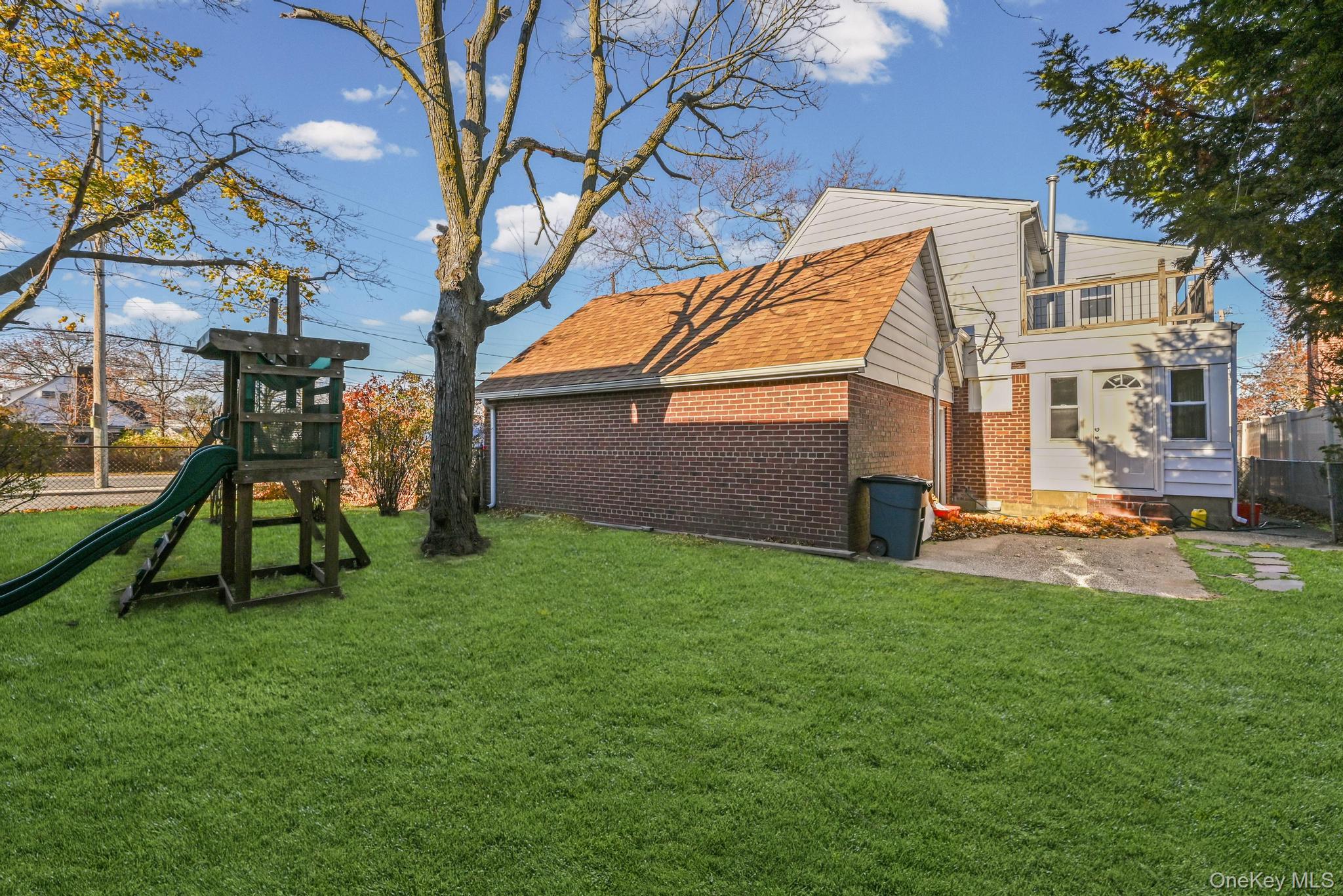 6 Central Court, Valley Stream, NY 11580