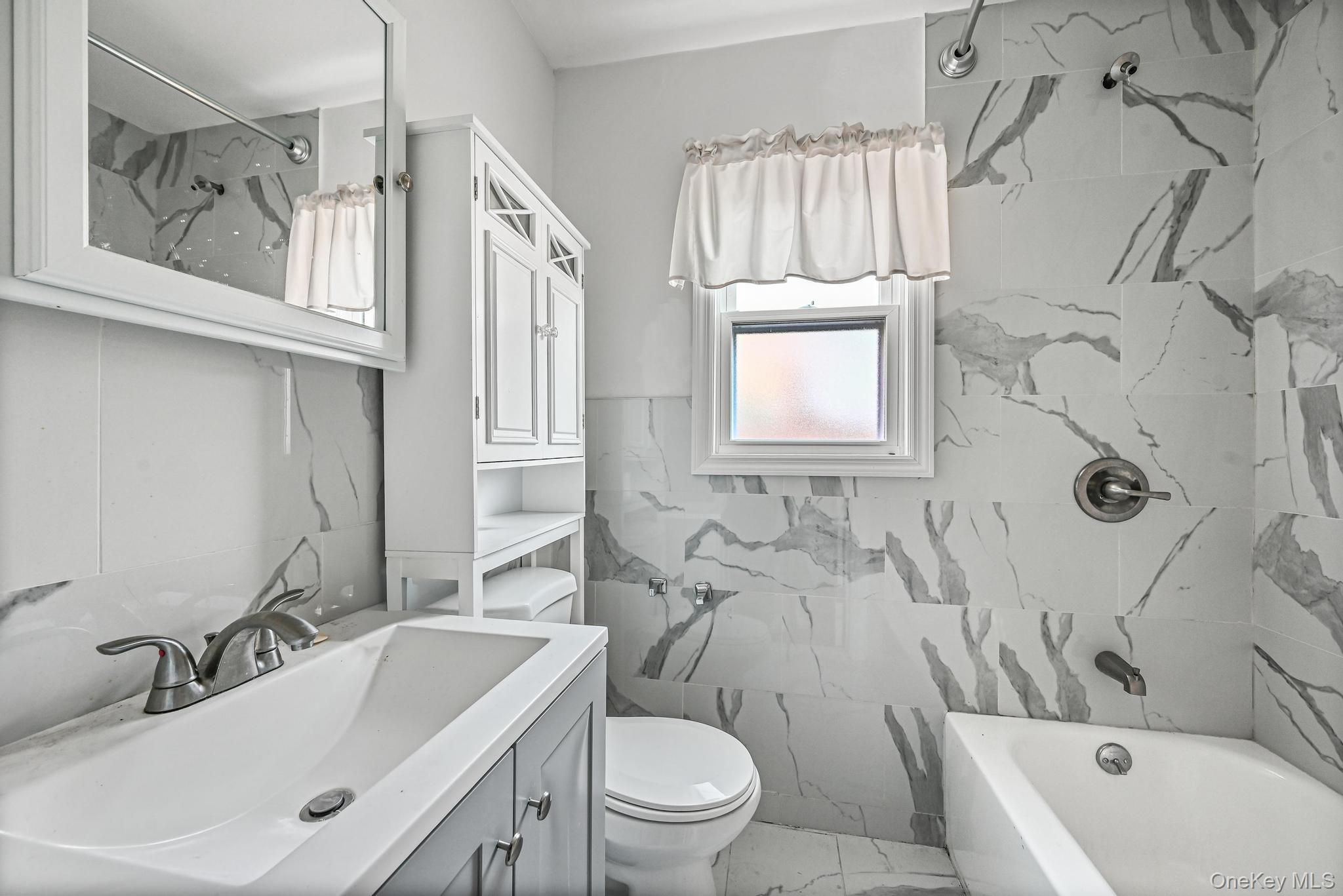 6 Central Court, Valley Stream, NY 11580