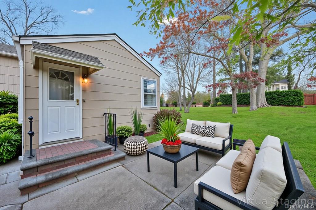 4 Washington Avenue, Smithtown, NY 11787