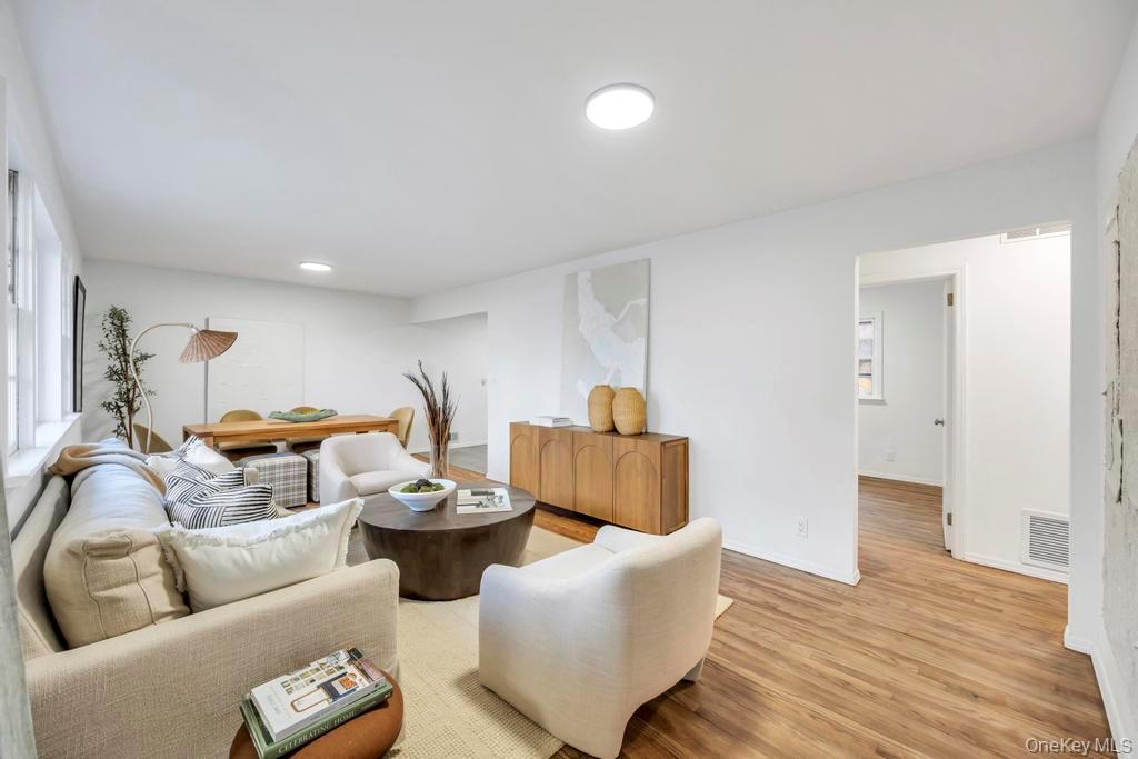 4 Washington Avenue, Smithtown, NY 11787