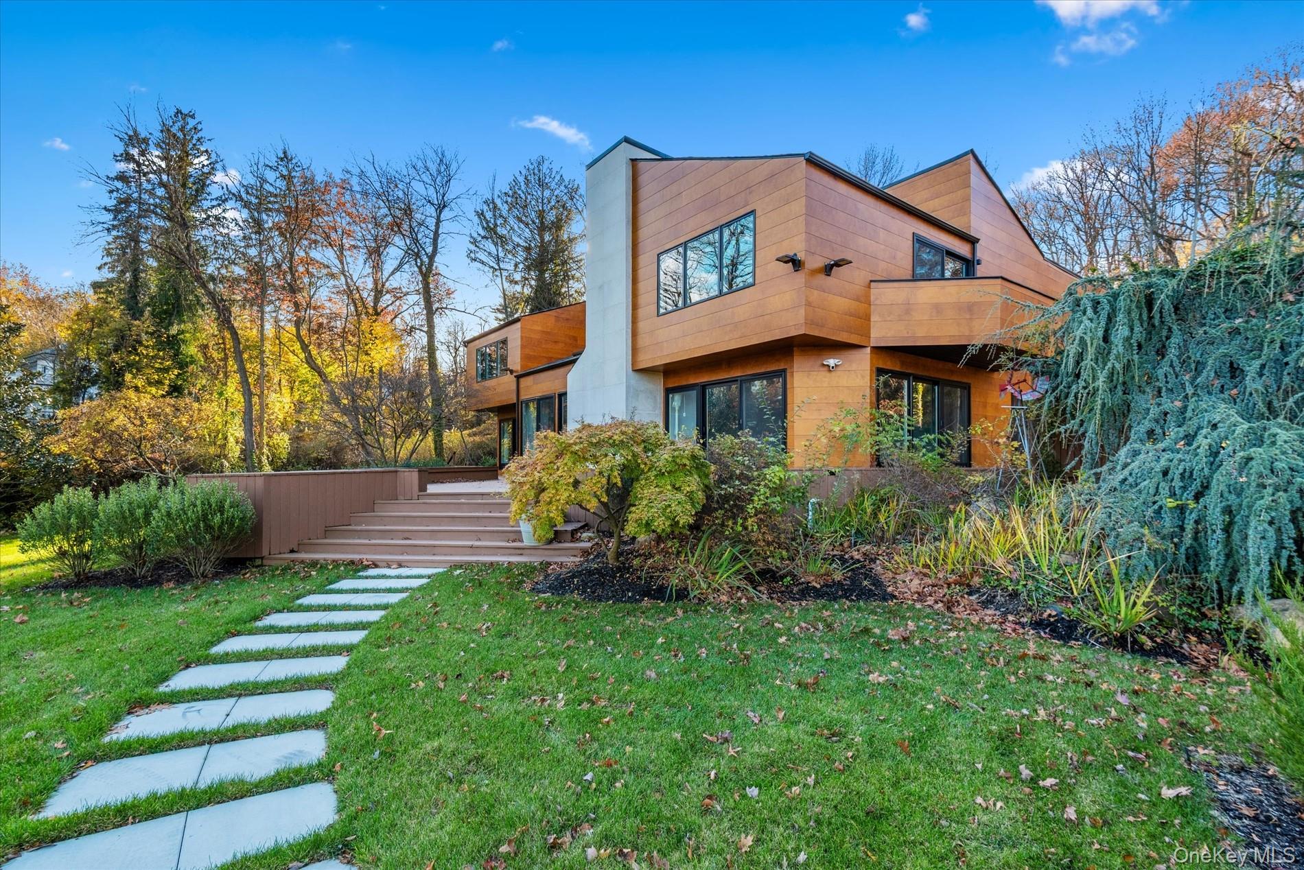 369 E Shore Road, Great Neck, NY 11024