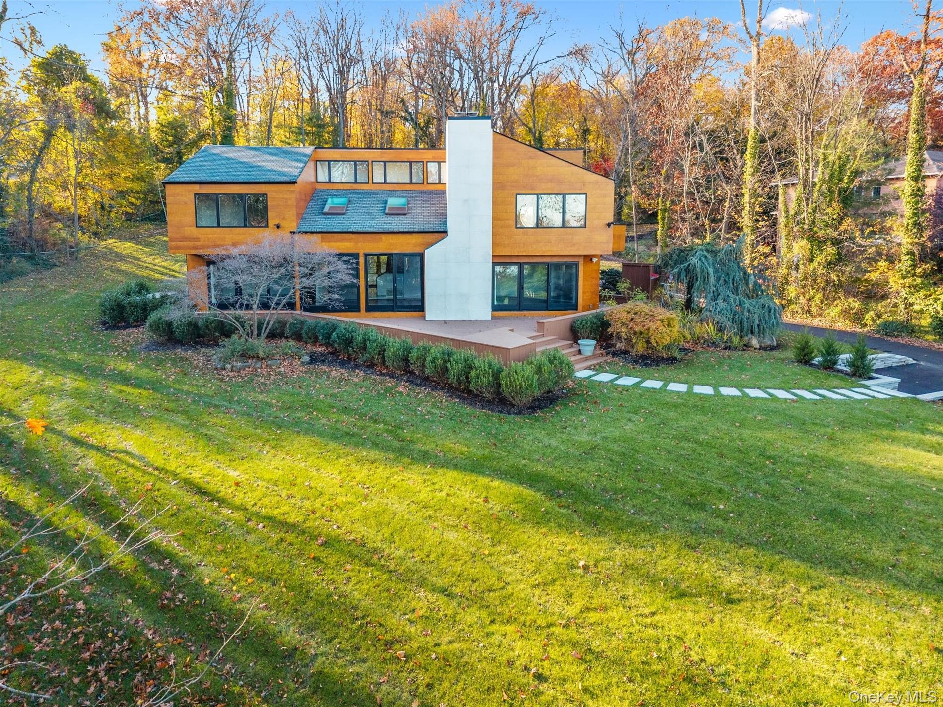 369 E Shore Road, Great Neck, NY 11024