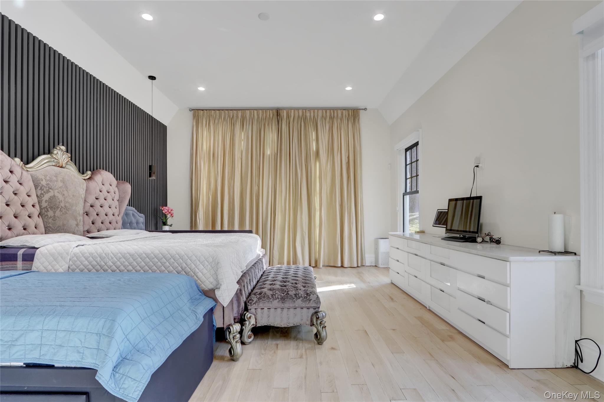 119 Wheatley Road, Old Westbury, NY 11568