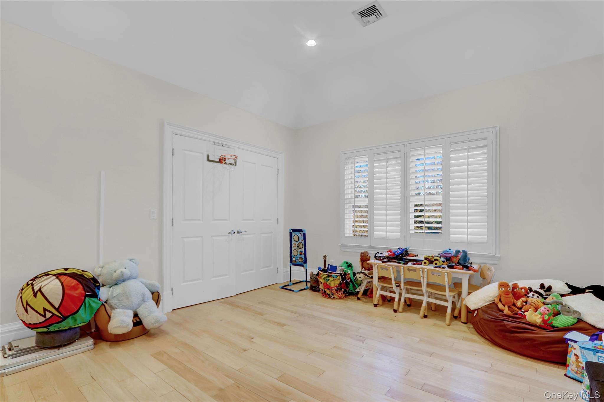 119 Wheatley Road, Old Westbury, NY 11568