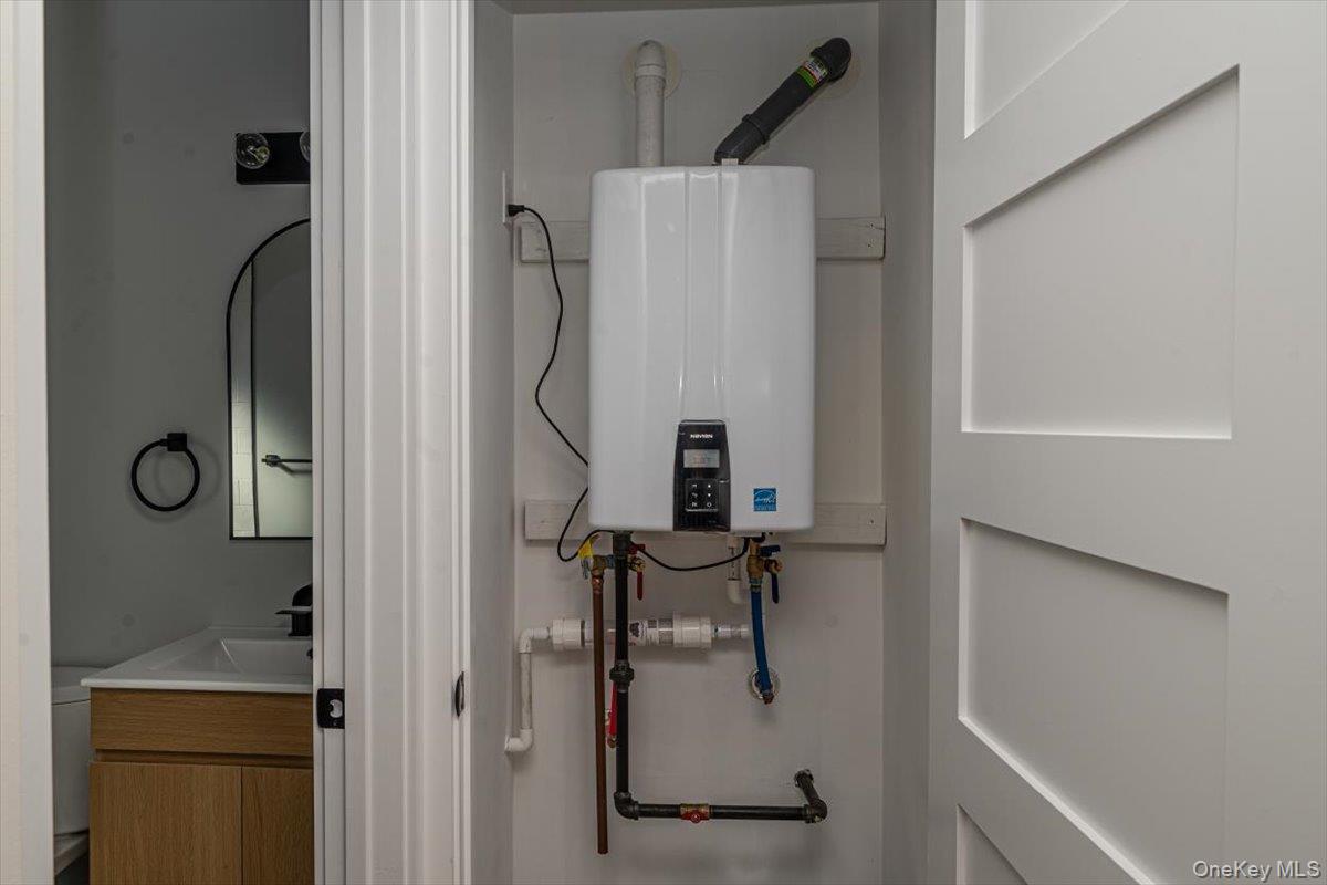 55 Alhambra Road, Massapequa, NY 11758