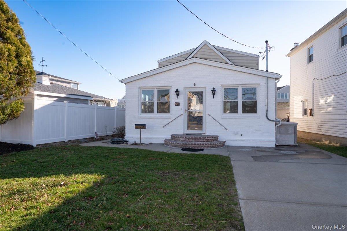 55 Alhambra Road, Massapequa, NY 11758