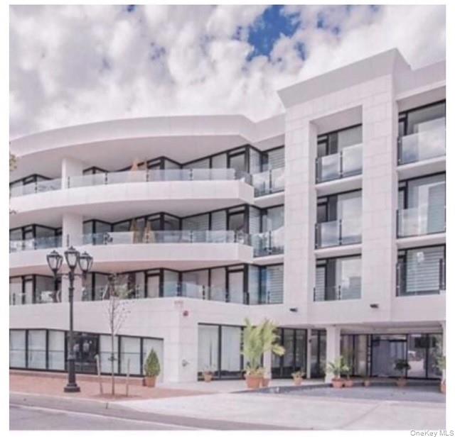 5 Grace Avenue # 2J, Great Neck, NY 11021