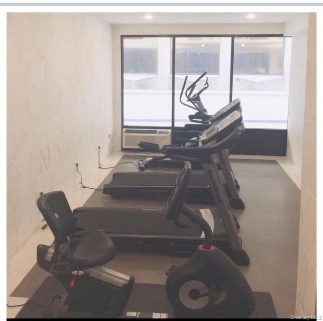 5 Grace Avenue # 2J, Great Neck, NY 11021