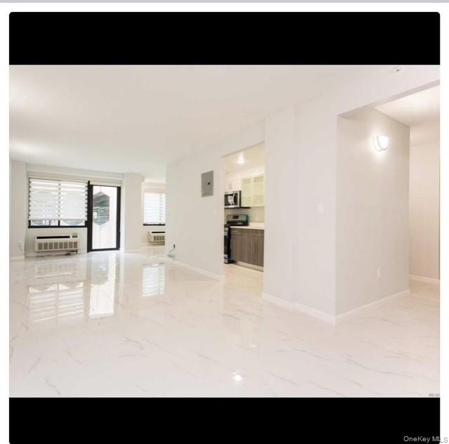 5 Grace Avenue # 2J, Great Neck, NY 11021