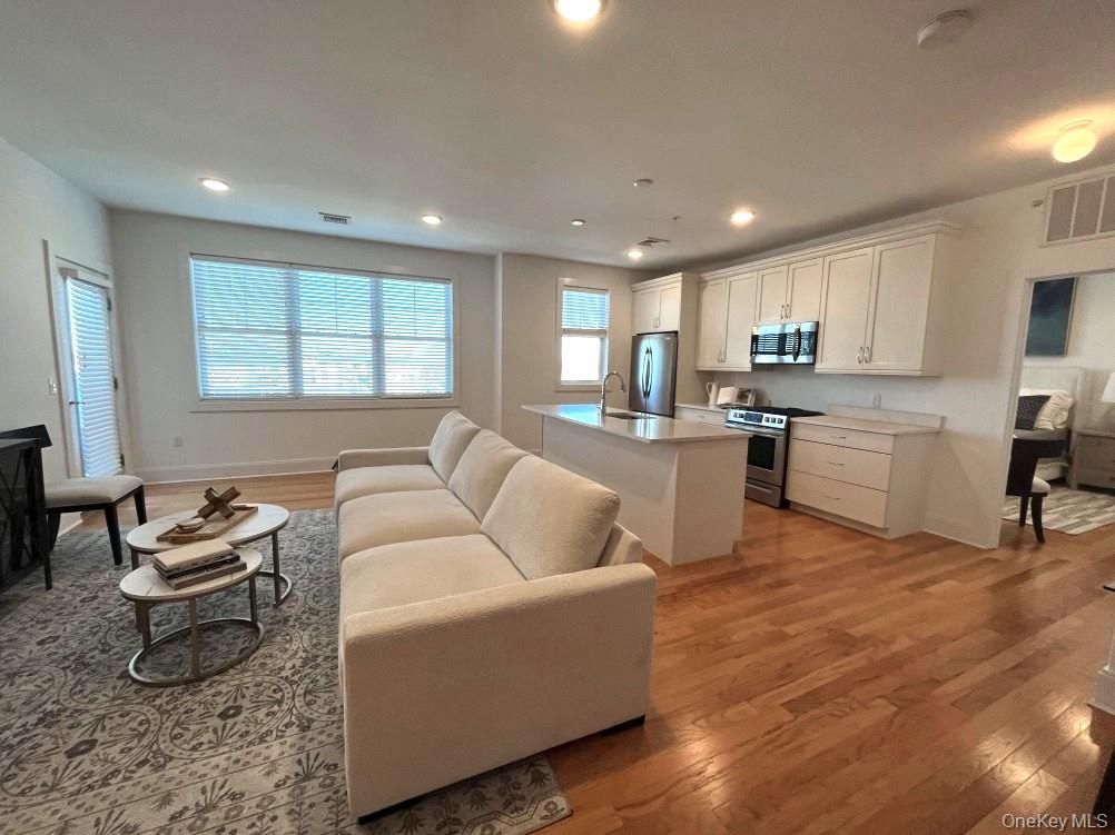 535 Marina Pointe Drive # 535, East Rockaway, NY 11518