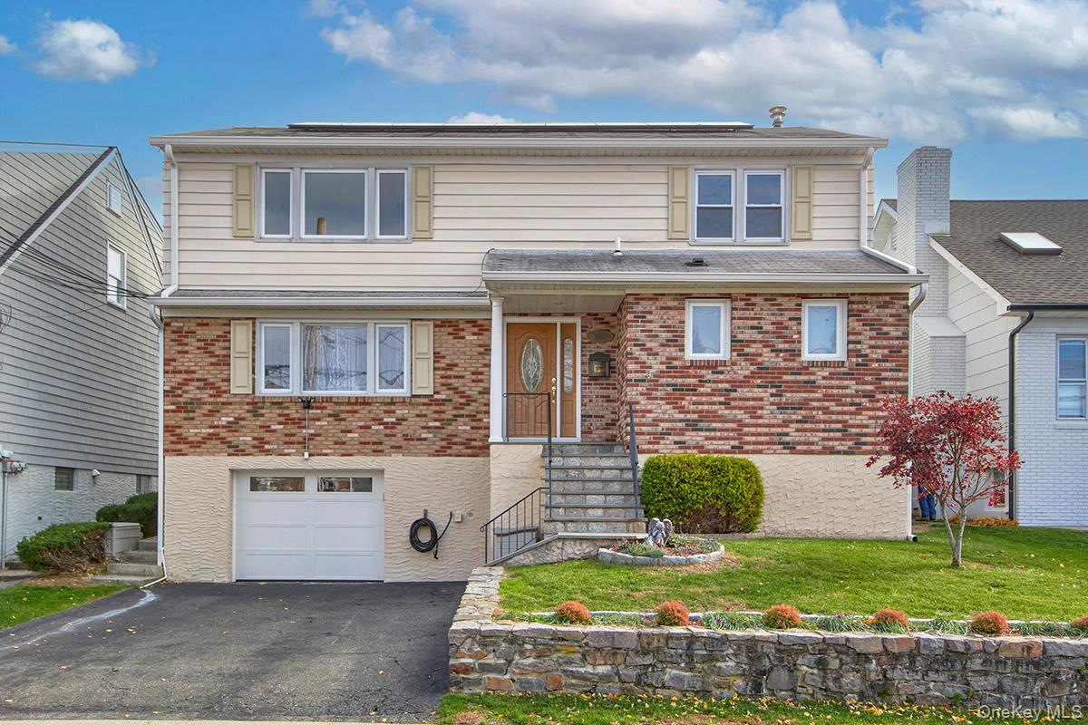 222 Gainsborg Avenue E, West Harrison, NY 10604