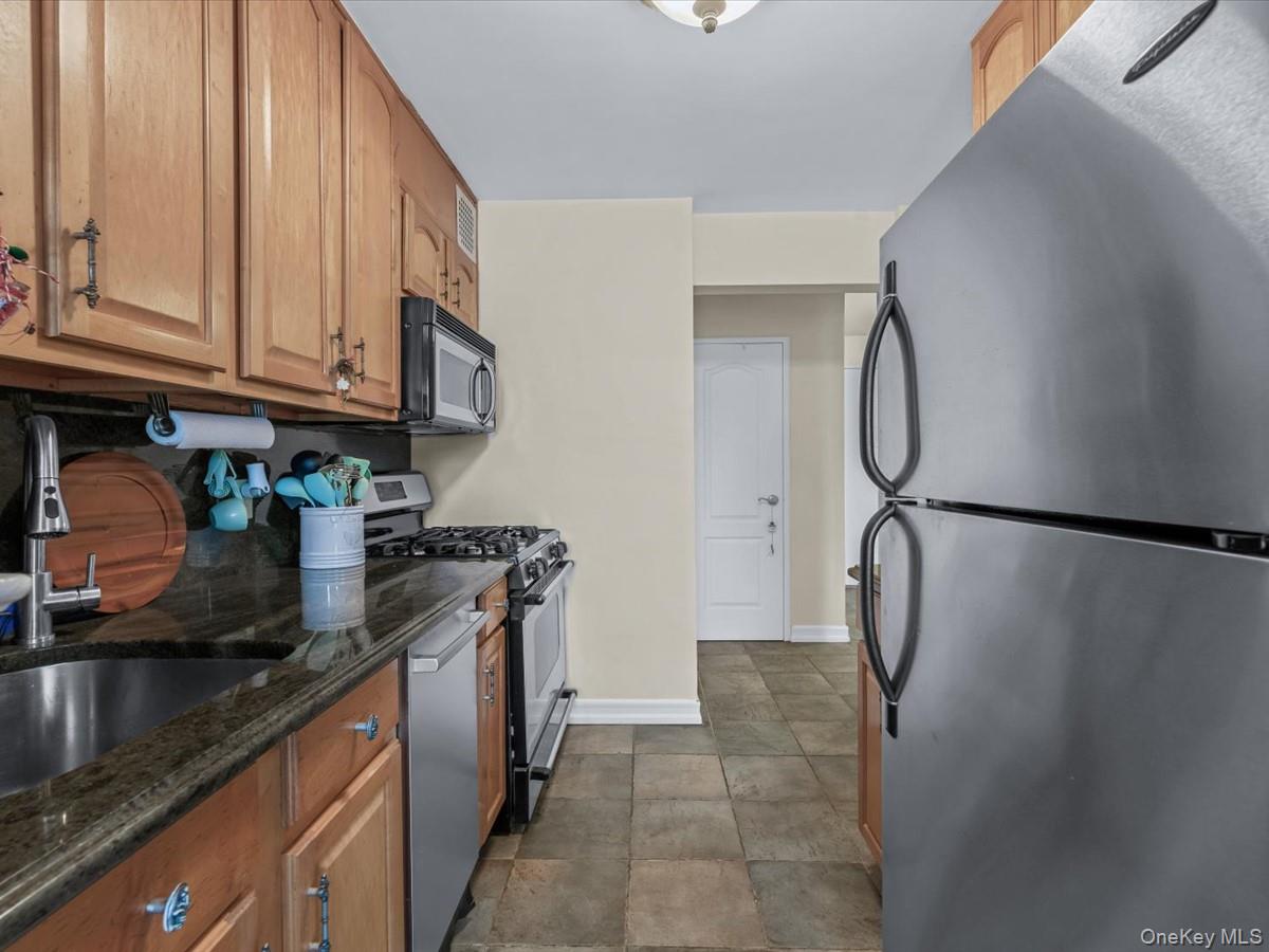 241-20 Northern Boulevard # 6M, Little Neck, NY 11362