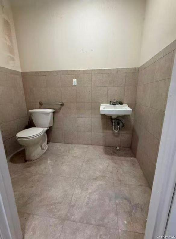 9044 Corona Avenue, Elmhurst, NY 11373