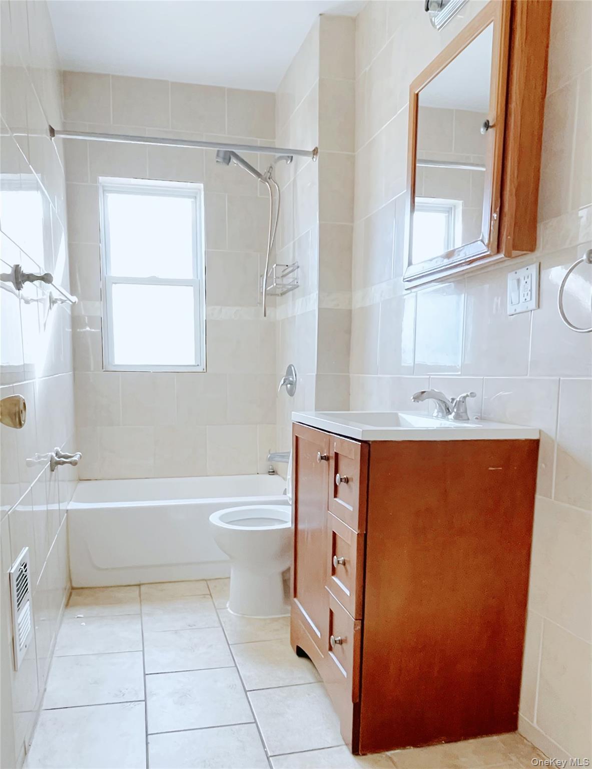 8735 129th Street, Richmond Hill, NY 11418