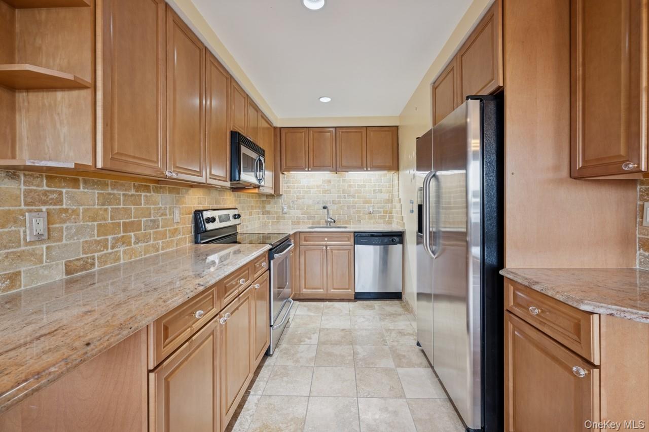 166-26 Powells Cove Boulevard # 9A, Beechhurst, NY 11357