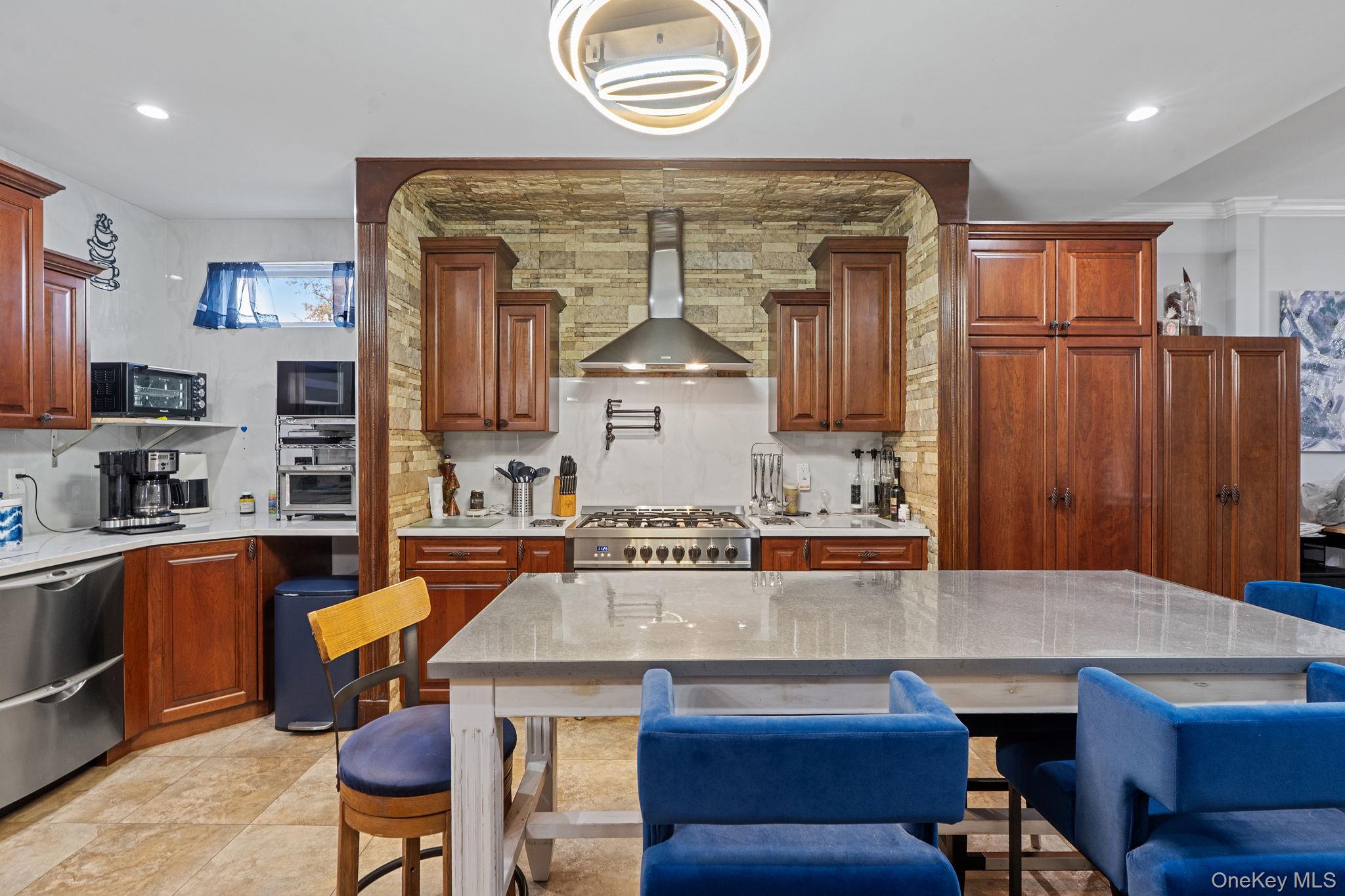 386 Page Avenue, Staten Island, NY 10307