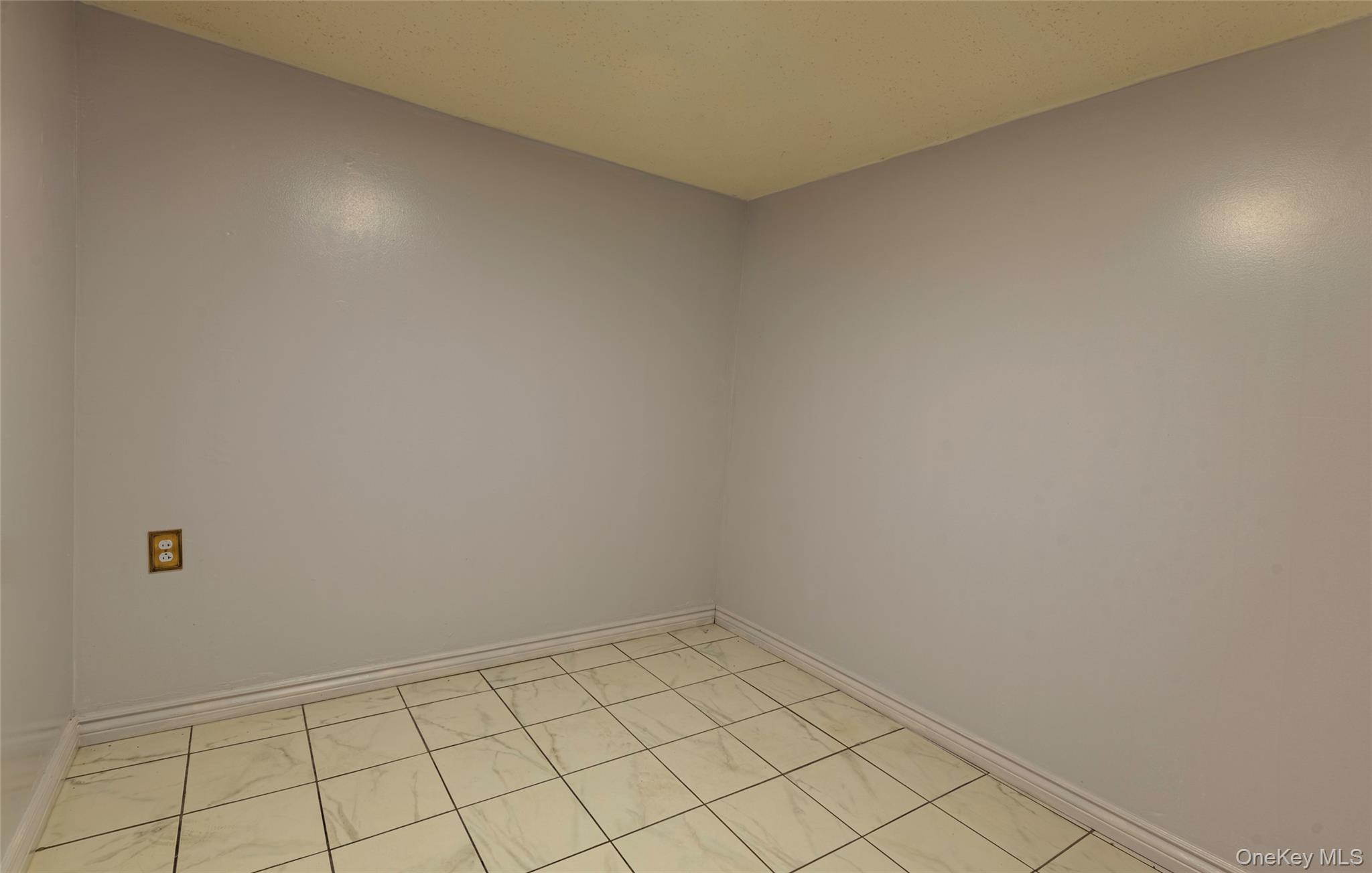 244-19 Grand Central Parkway, Douglaston, NY 11362