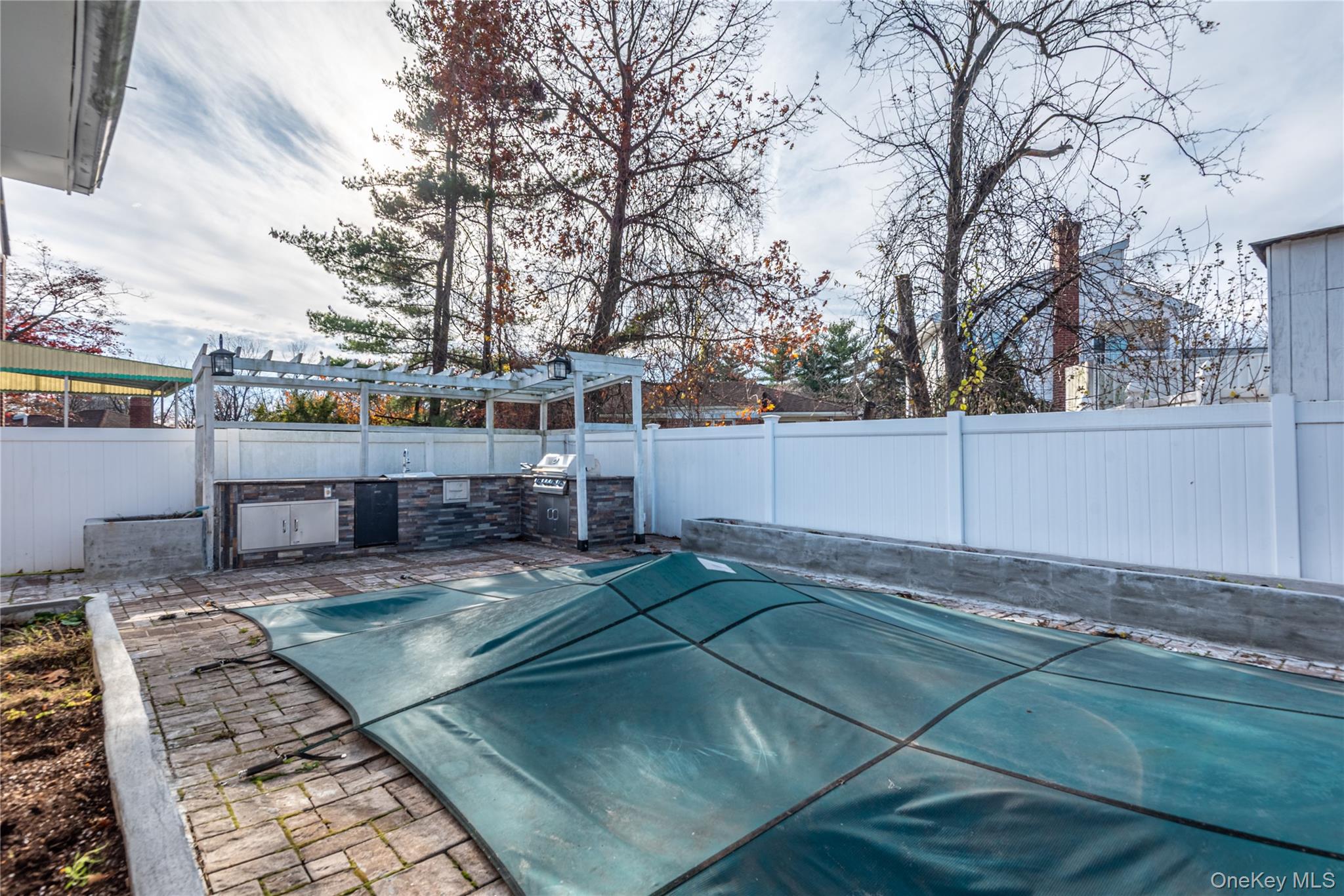 244-19 Grand Central Parkway, Douglaston, NY 11362