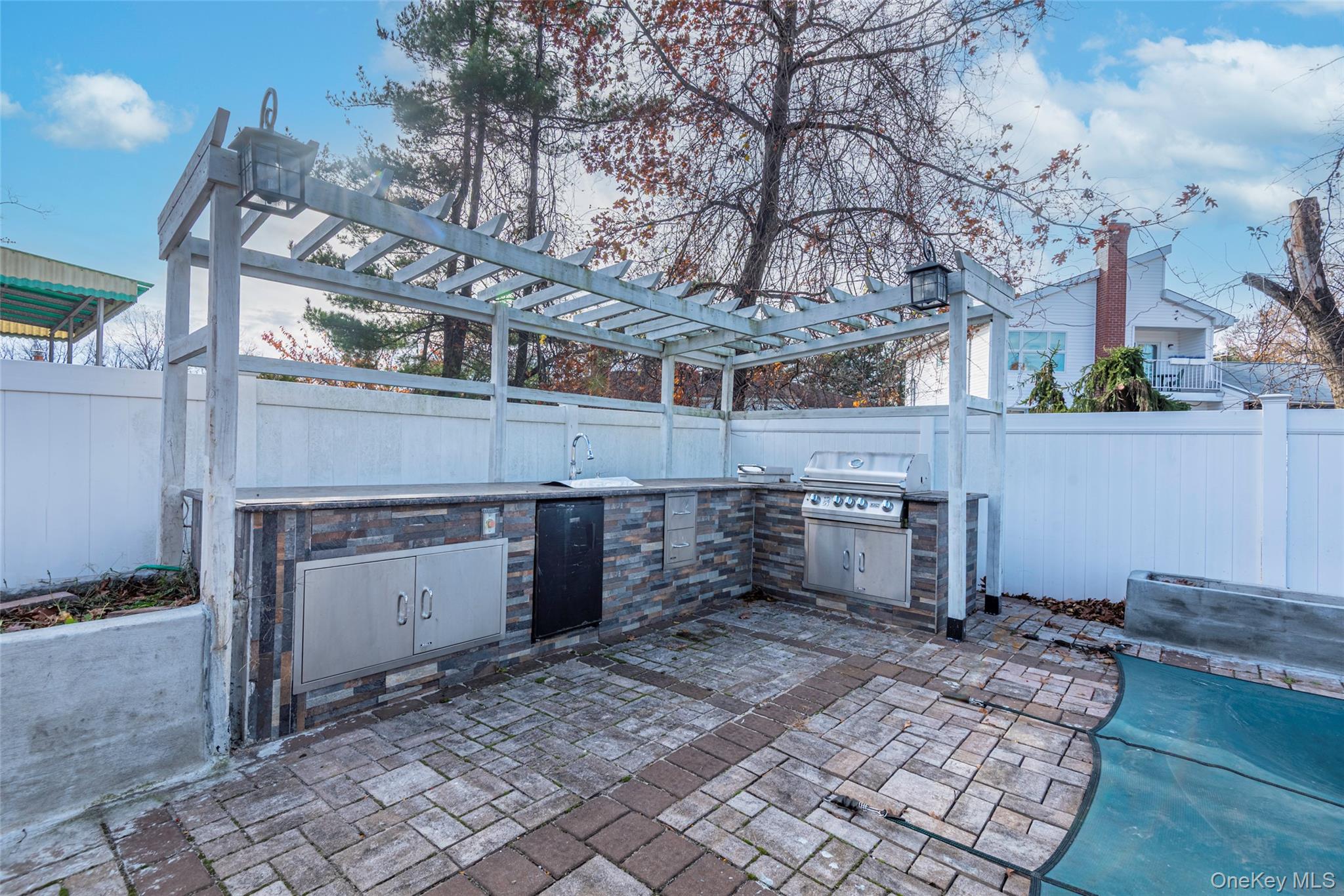 244-19 Grand Central Parkway, Douglaston, NY 11362